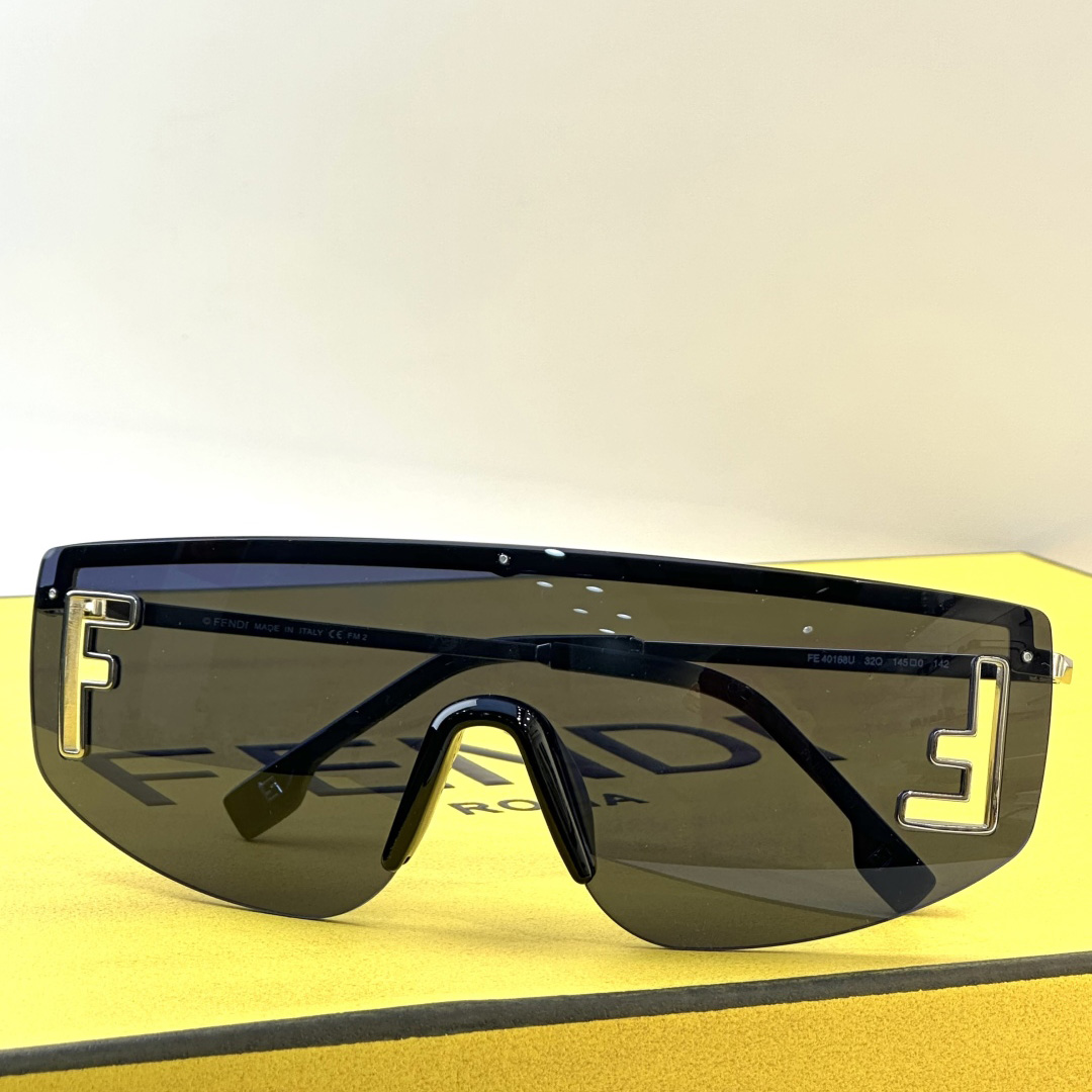 Fendi FF Squared Ruthenium-colored metal sunglasses   FE40168U - EUR FASHION