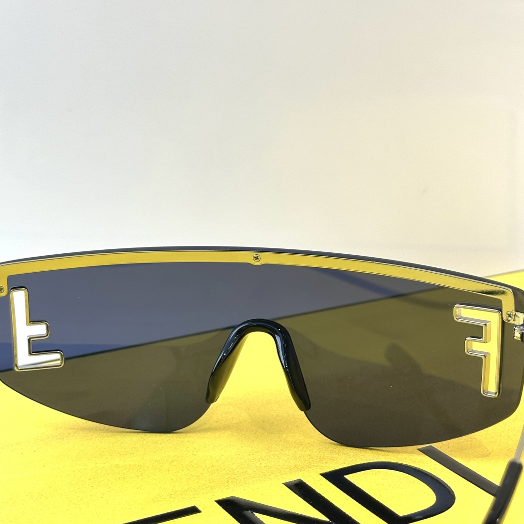 Fendi FF Squared Ruthenium-colored metal sunglasses   FE40168U - EUR FASHION