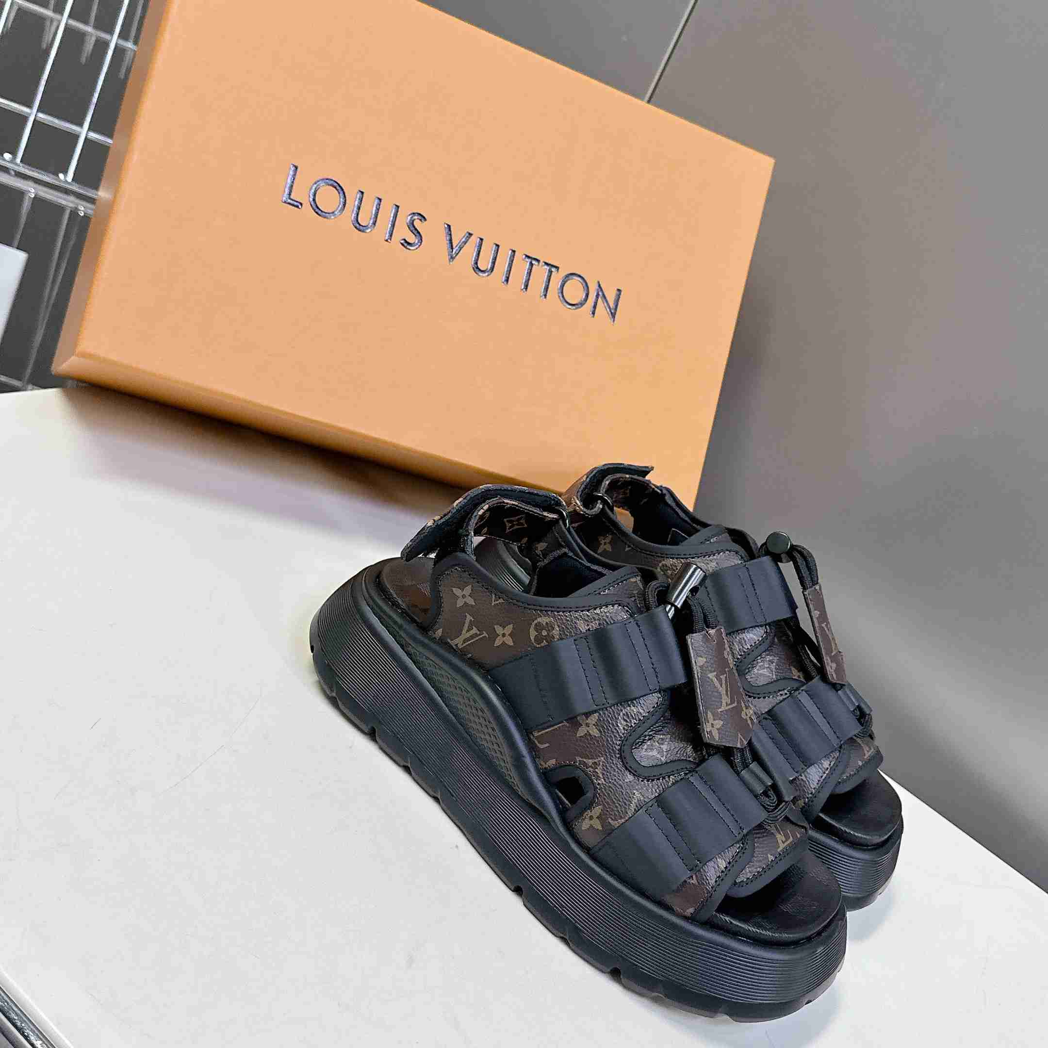 Louis Vuitton Chameleon Platform Sandal   1AHOAG - EUR FASHION