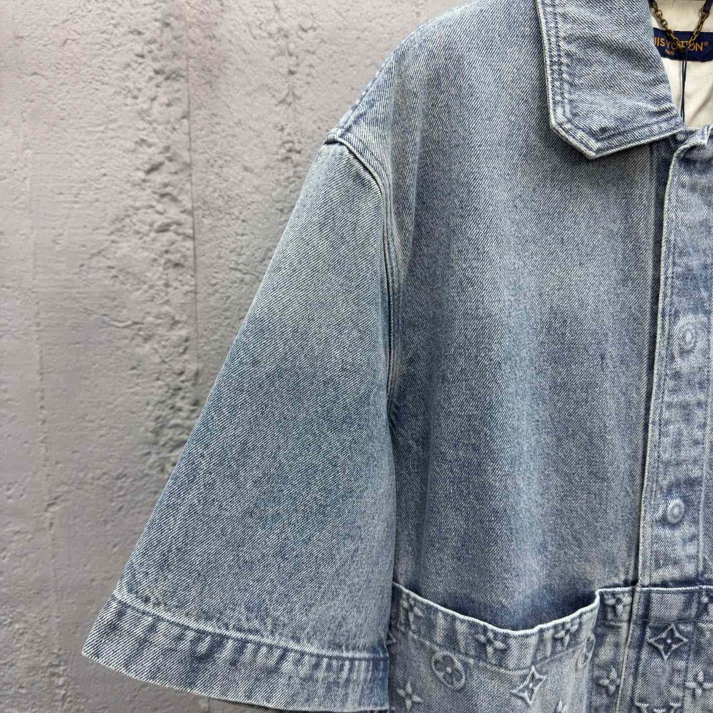 Louis Vuitton Short-Sleeved Denim Workwear Shirt  1ABLDG - EUR FASHION