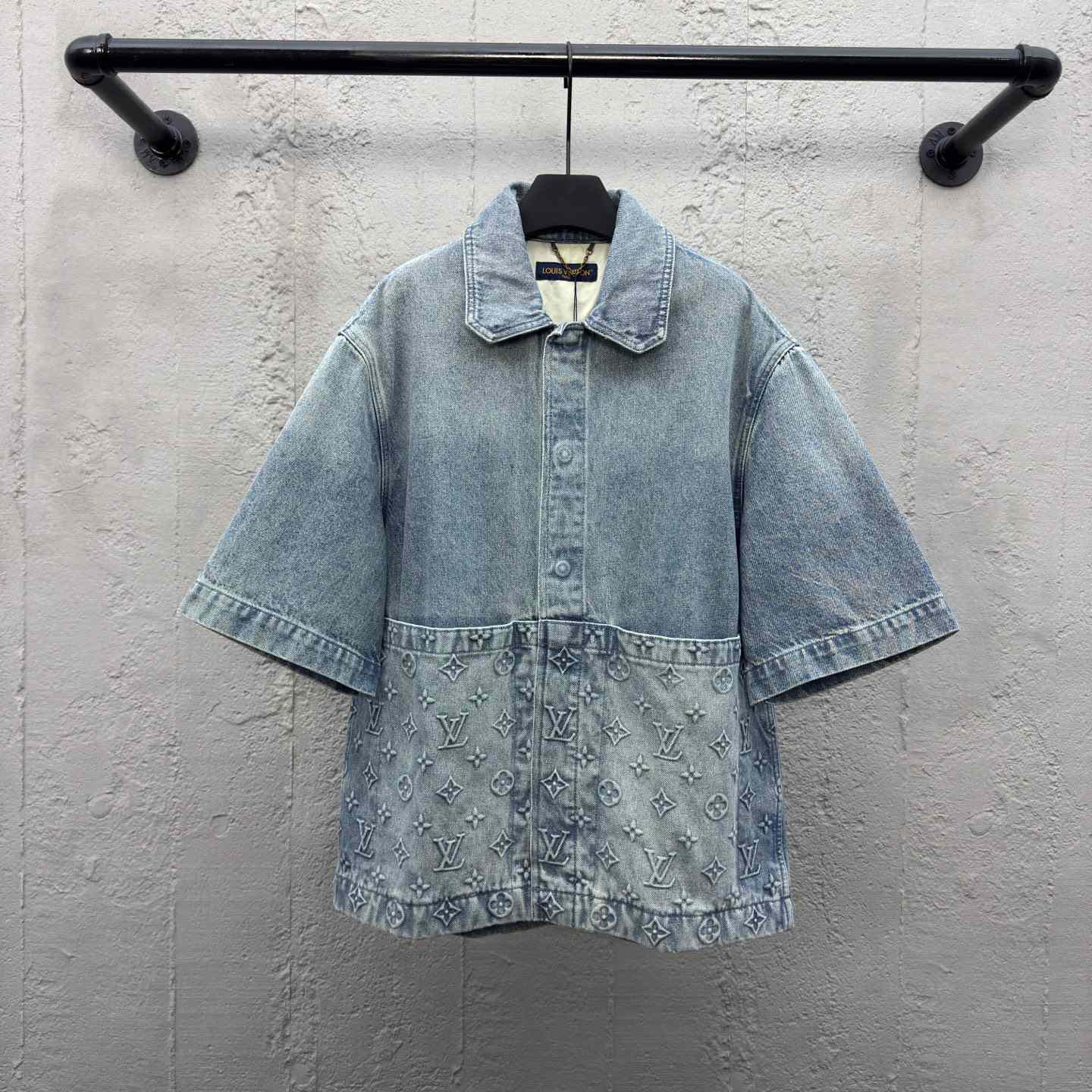 Louis Vuitton Short-Sleeved Denim Workwear Shirt  1ABLDG - EUR FASHION