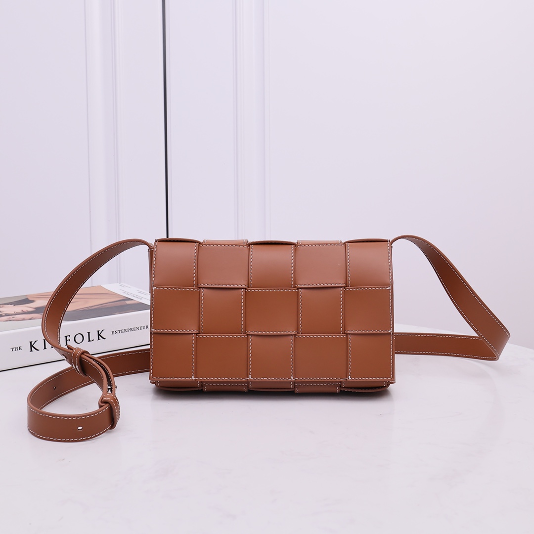 Bottega Veneta Cassette - EUR FASHION