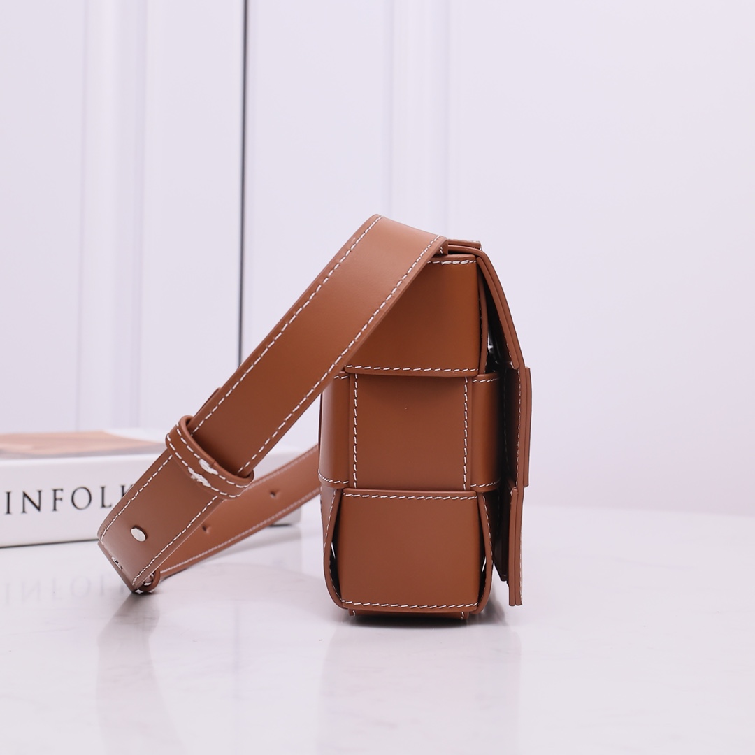 Bottega Veneta Cassette - EUR FASHION