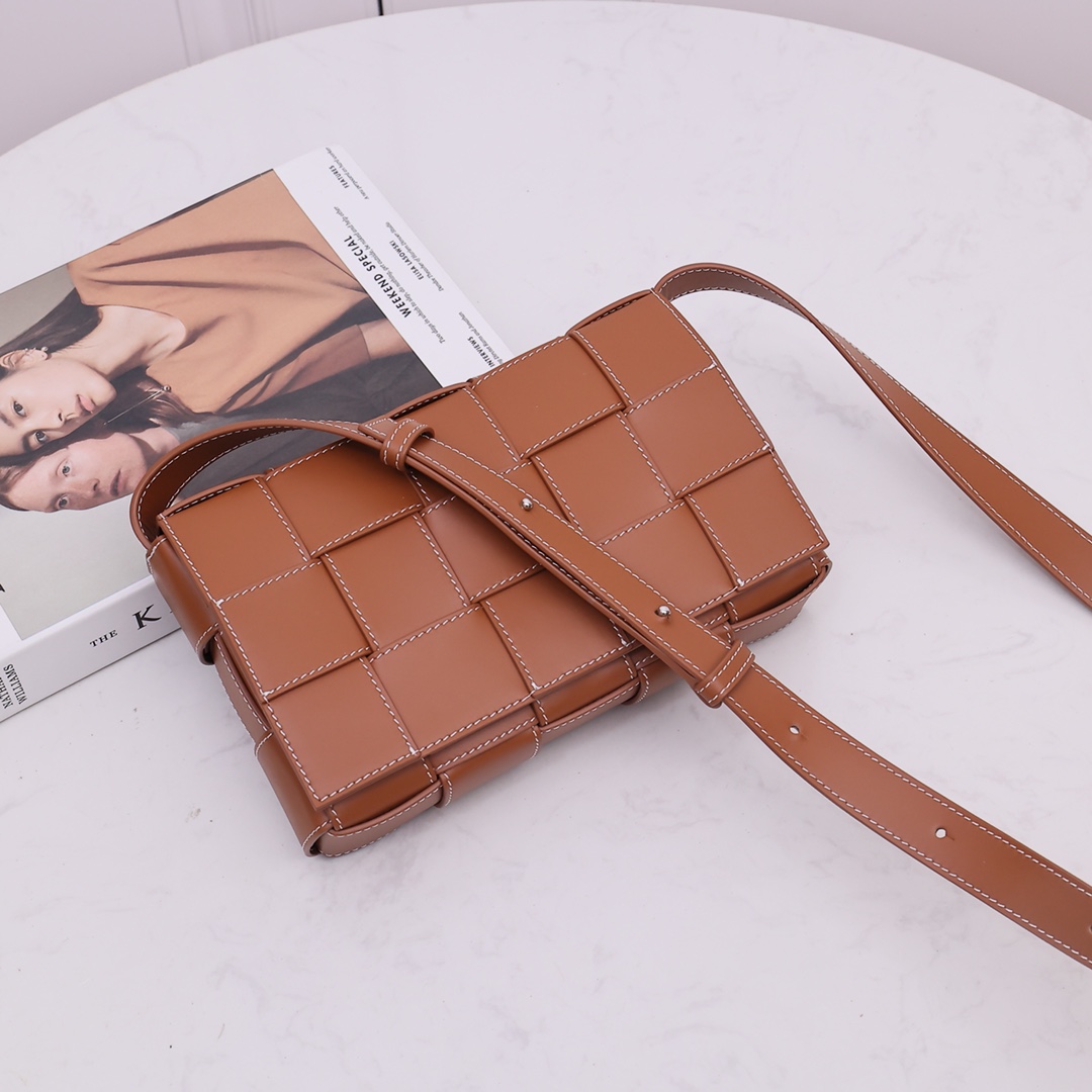 Bottega Veneta Cassette - EUR FASHION