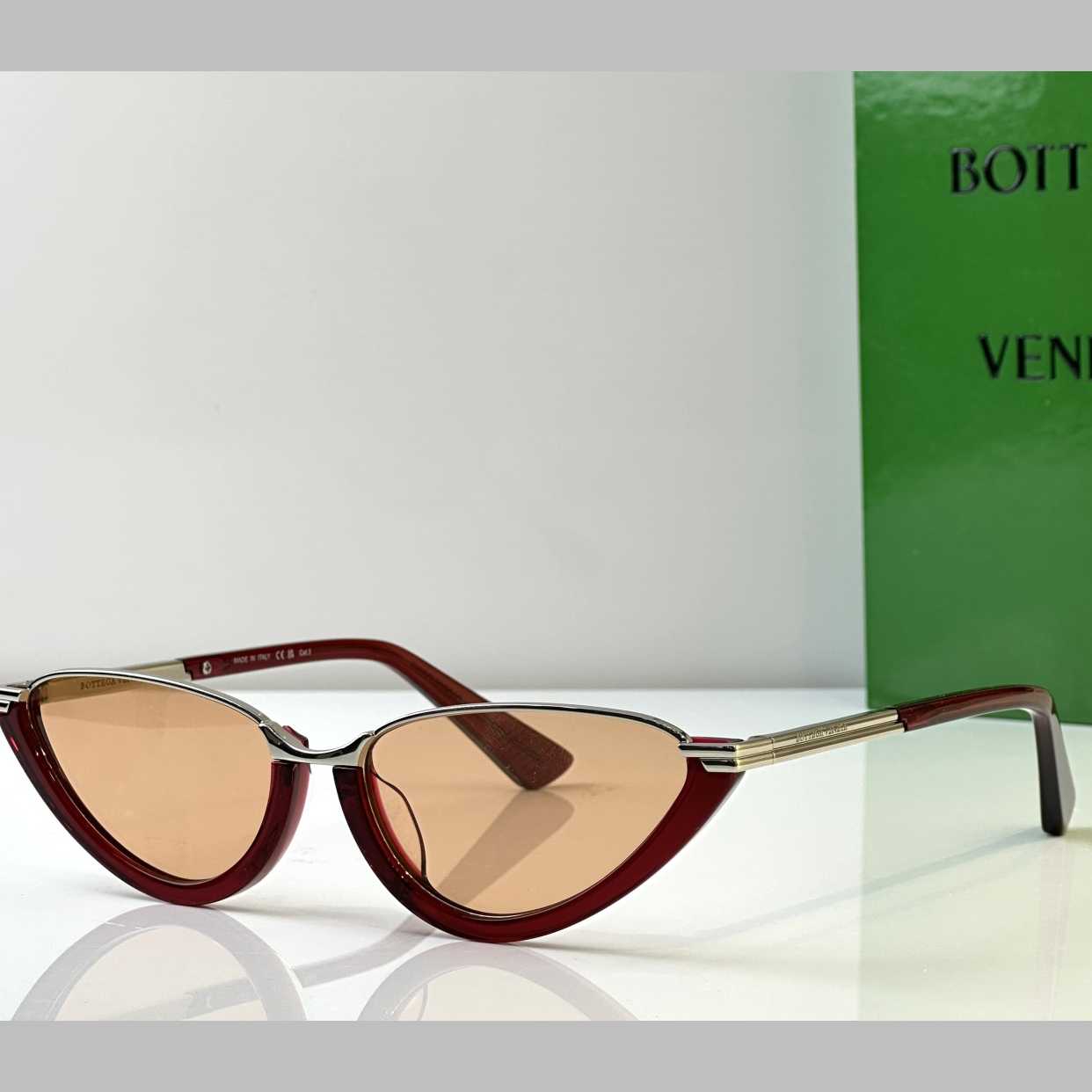 Bottega Veneta Classic Cat Eye Sunglasses   BV1346S - EUR FASHION