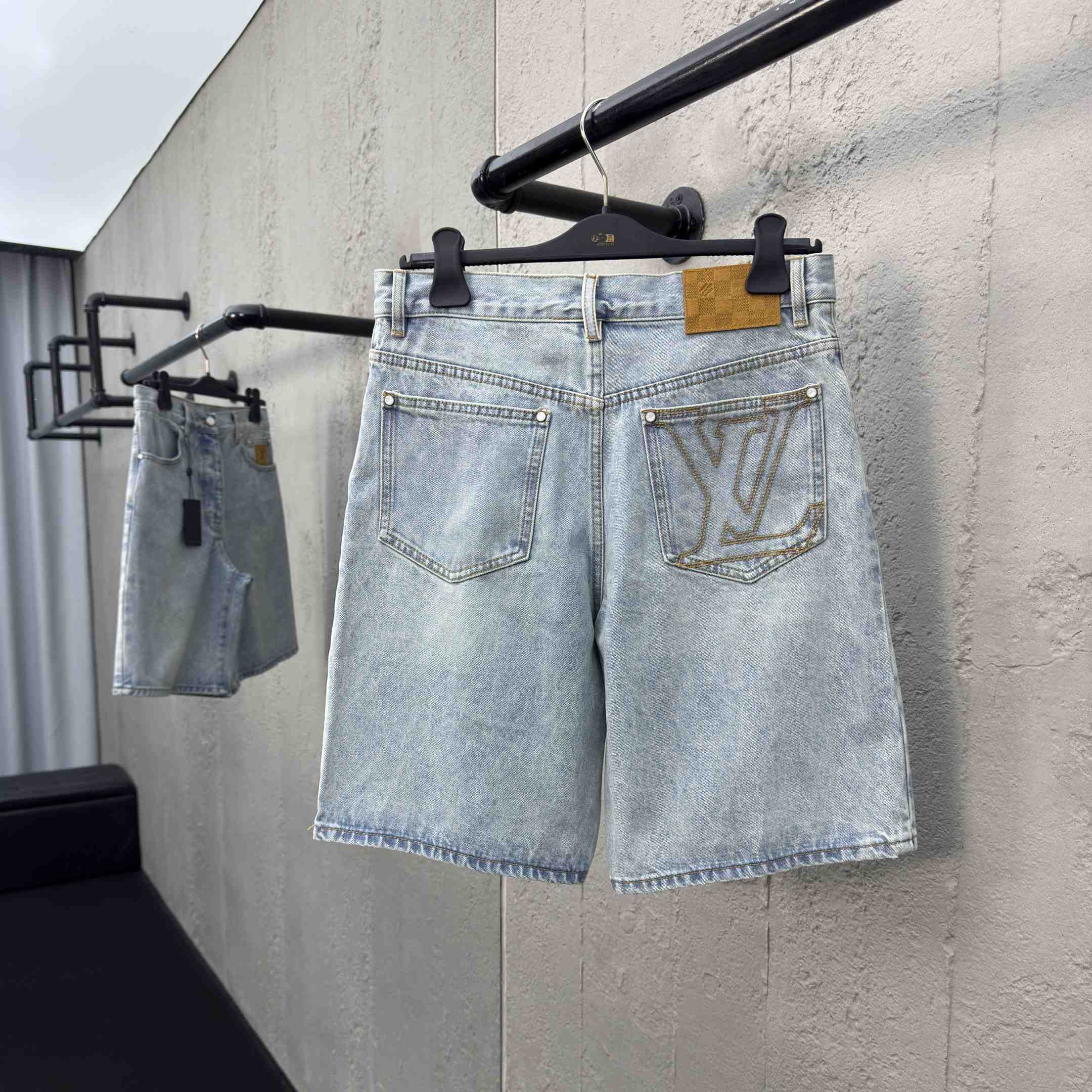 Louis Vuitton LV Denim Shorts   1AGTHU - EUR FASHION