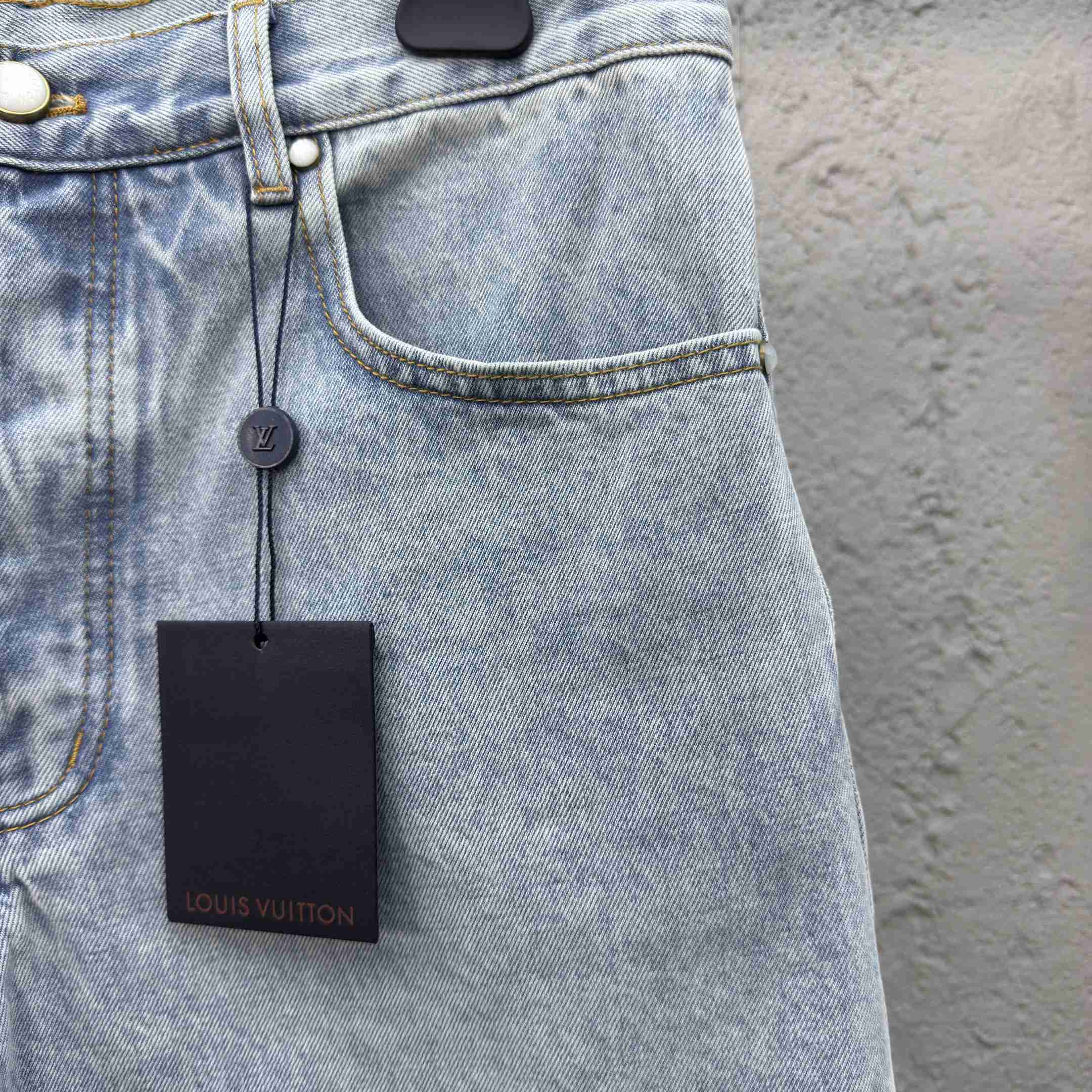 Louis Vuitton LV Denim Shorts   1AGTHU - EUR FASHION