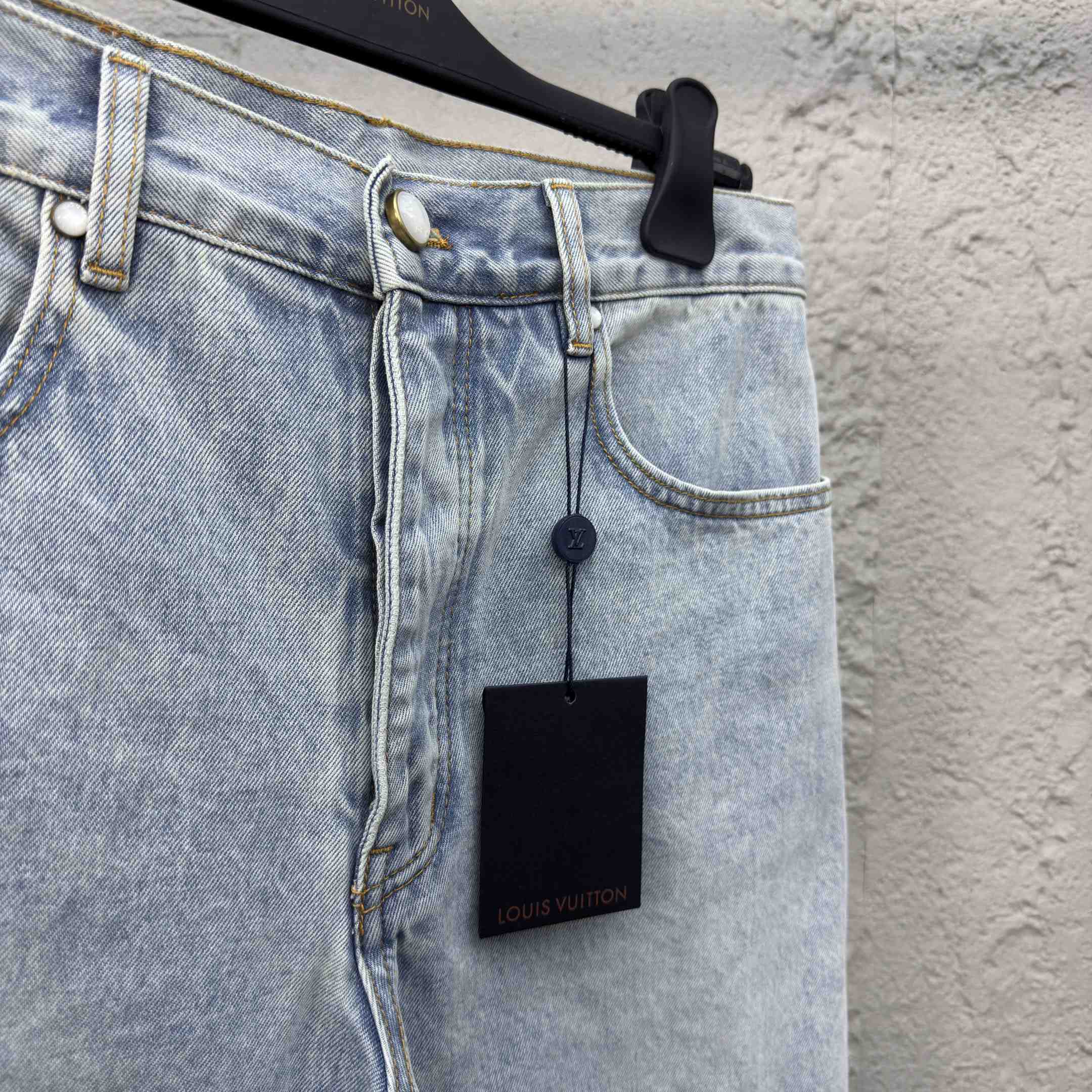 Louis Vuitton LV Denim Shorts   1AGTHU - EUR FASHION