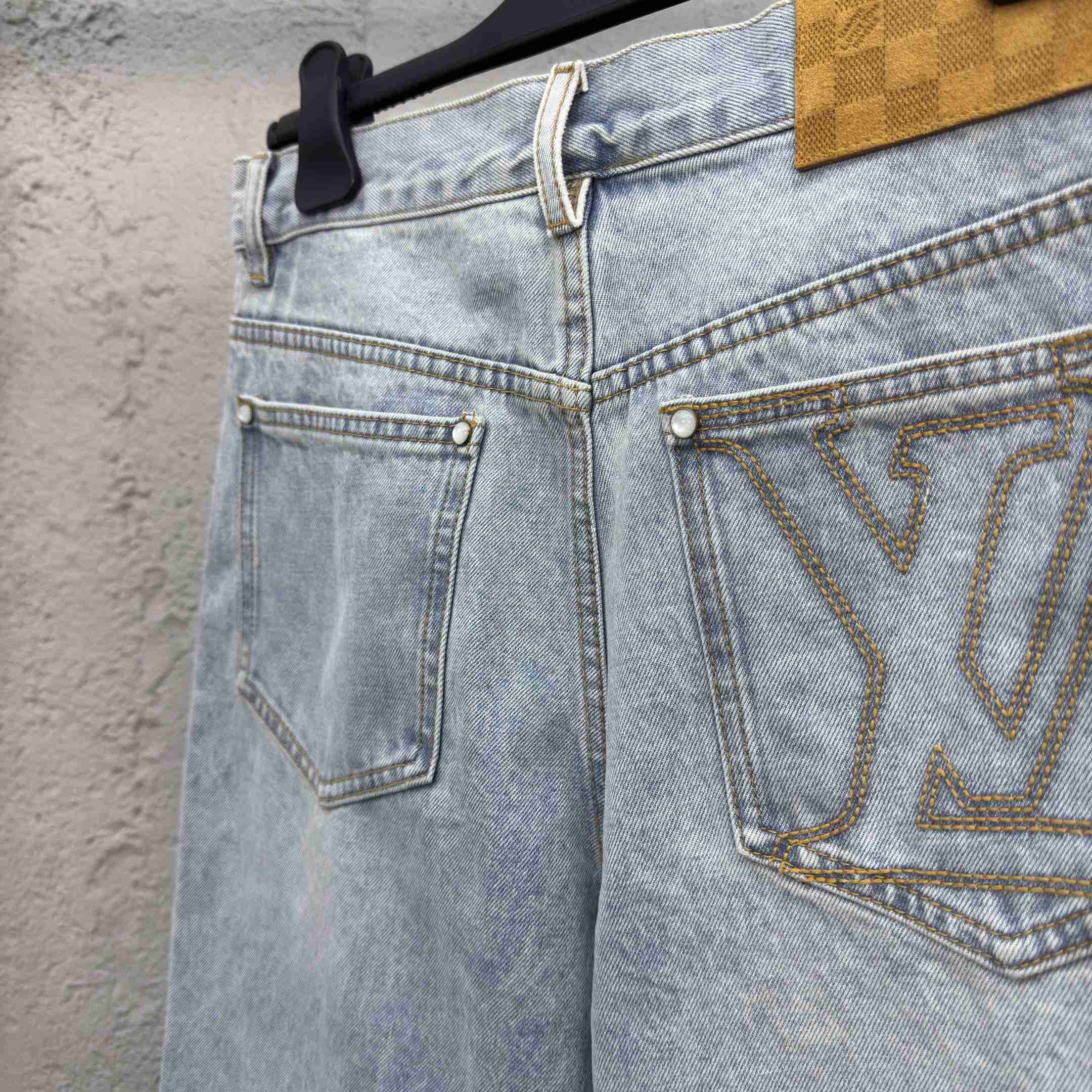 Louis Vuitton LV Denim Shorts   1AGTHU - EUR FASHION