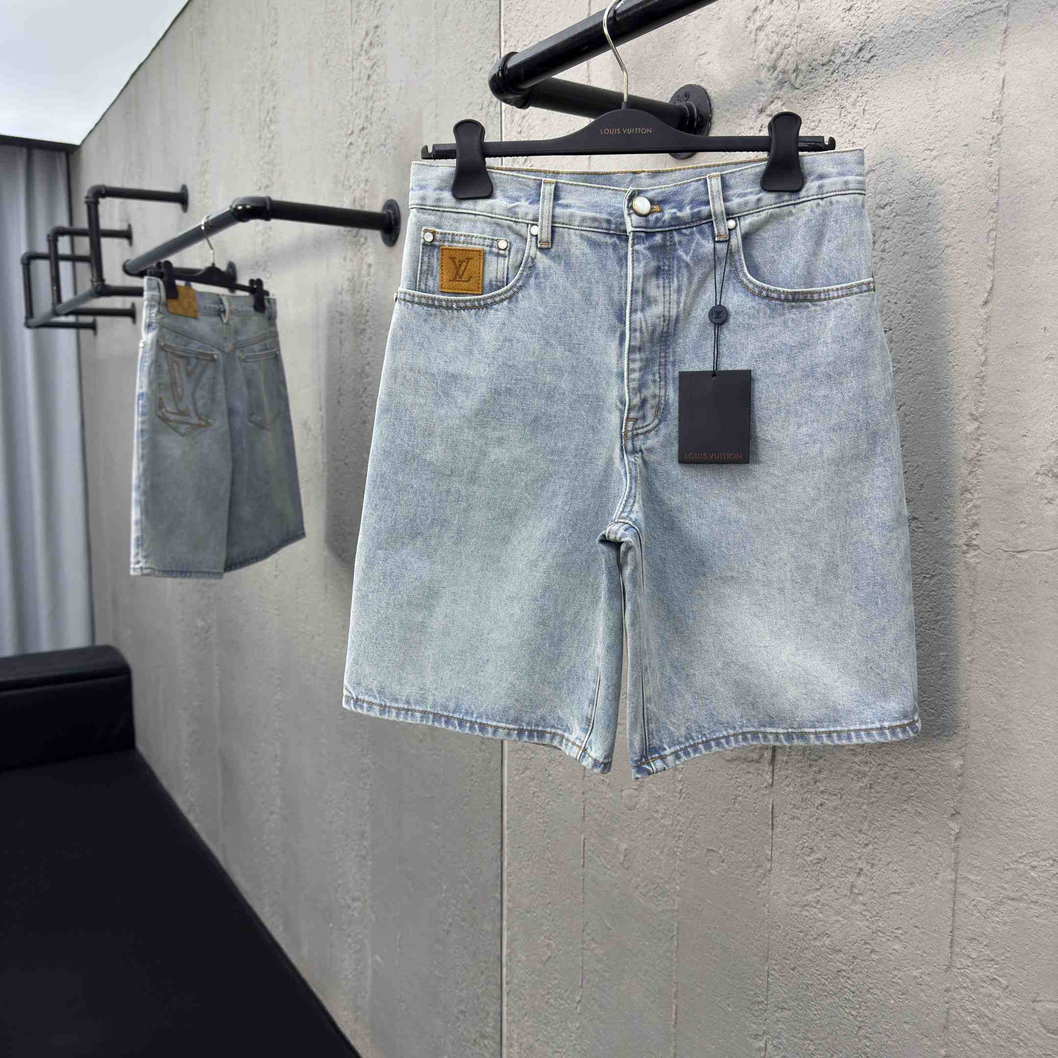 Louis Vuitton LV Denim Shorts   1AGTHU - EUR FASHION