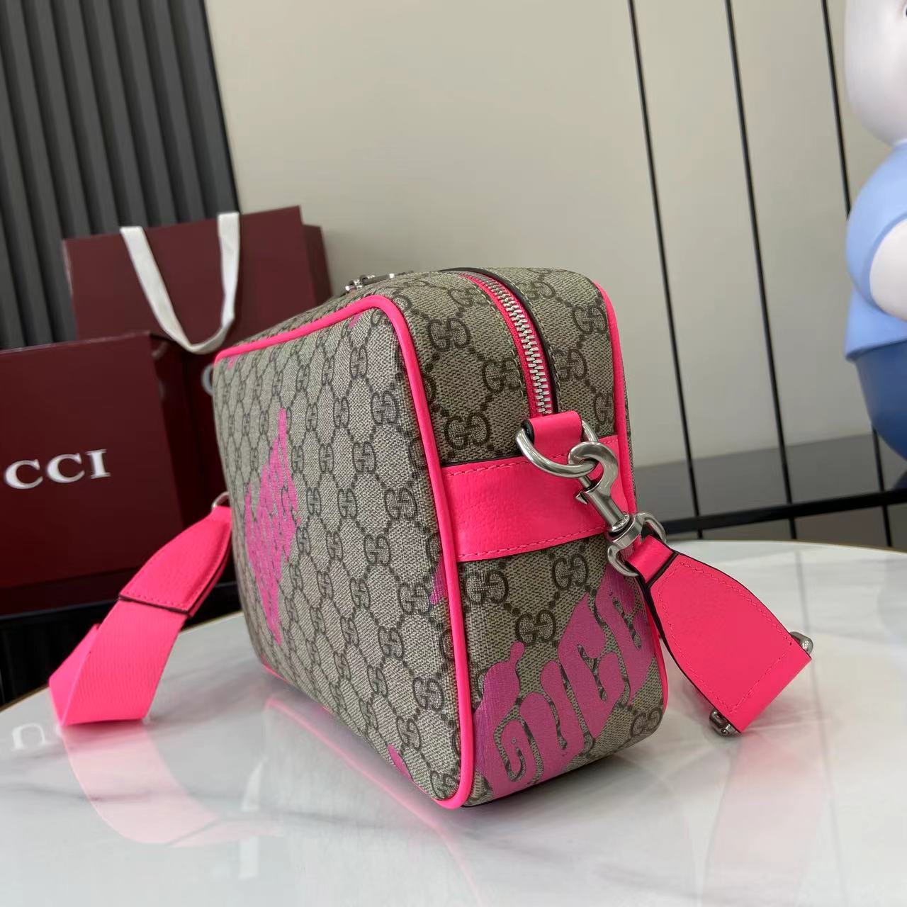 Gucci Medium Crossbody Bag With Print - EUR FASHION