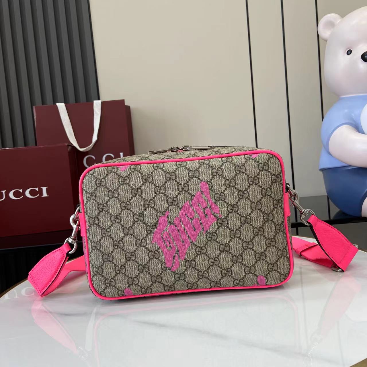 Gucci Medium Crossbody Bag With Print - EUR FASHION