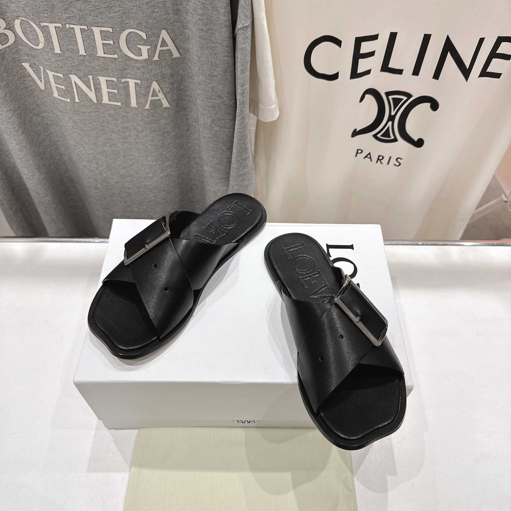 Loewe Petal Belt Flat Sandal In Vegetable-tanned Calfskin - EUR FASHION