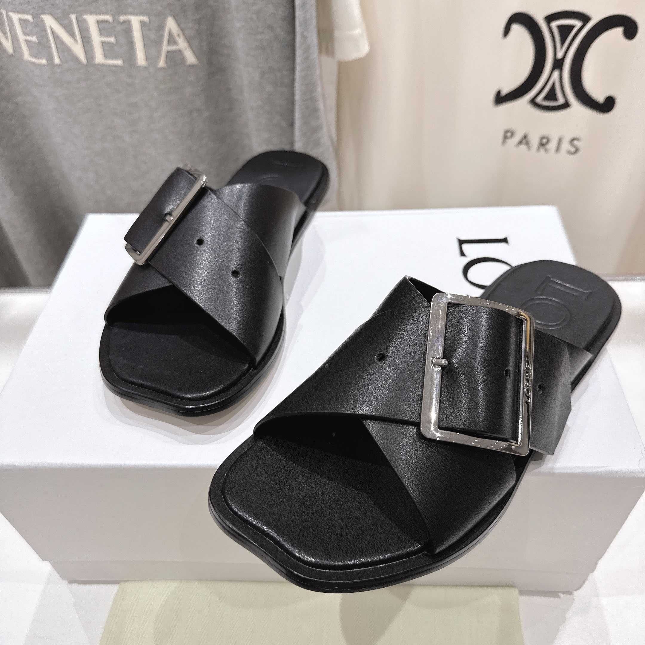 Loewe Petal Belt Flat Sandal In Vegetable-tanned Calfskin - EUR FASHION
