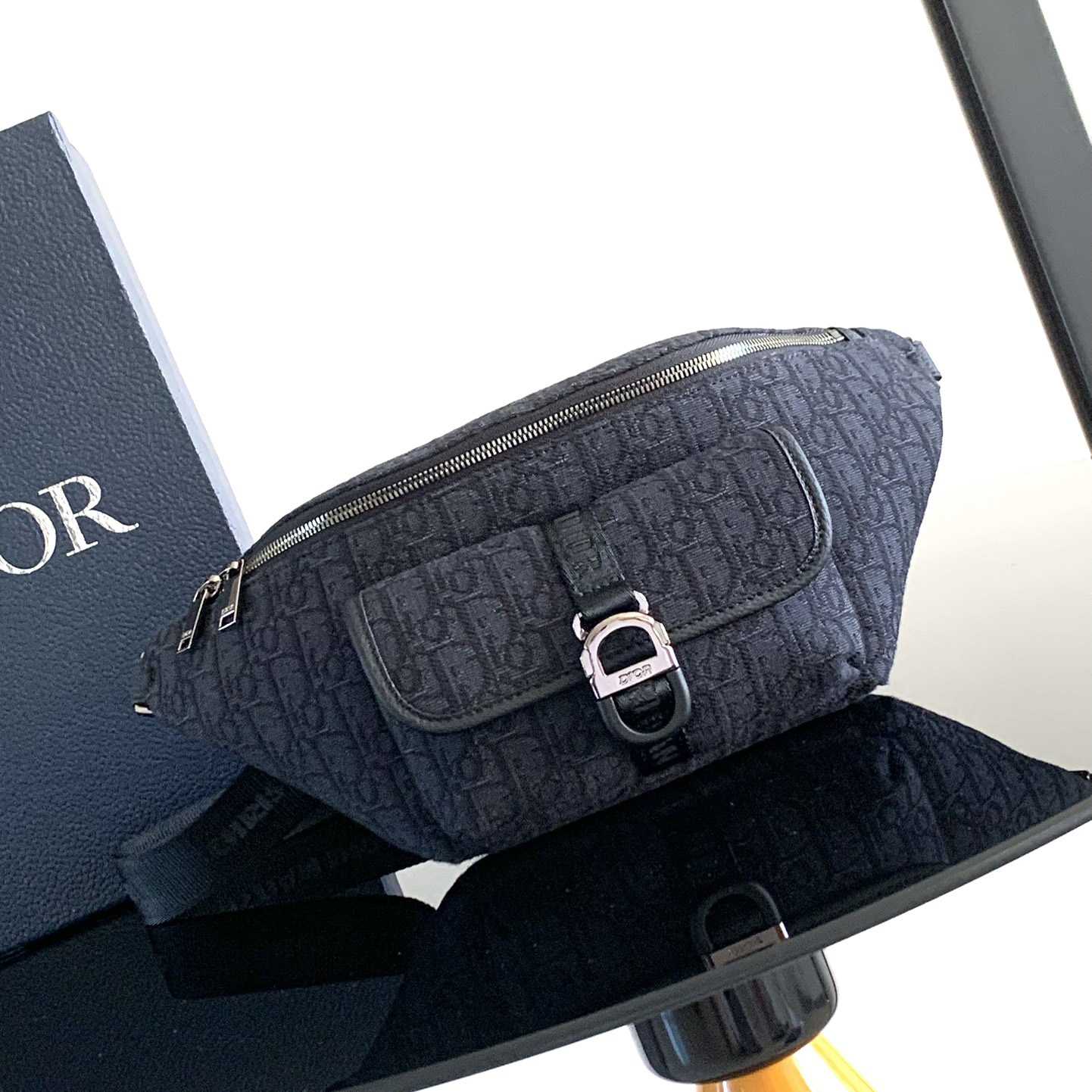 Dior 8 Belt Bag  - EUR FASHION