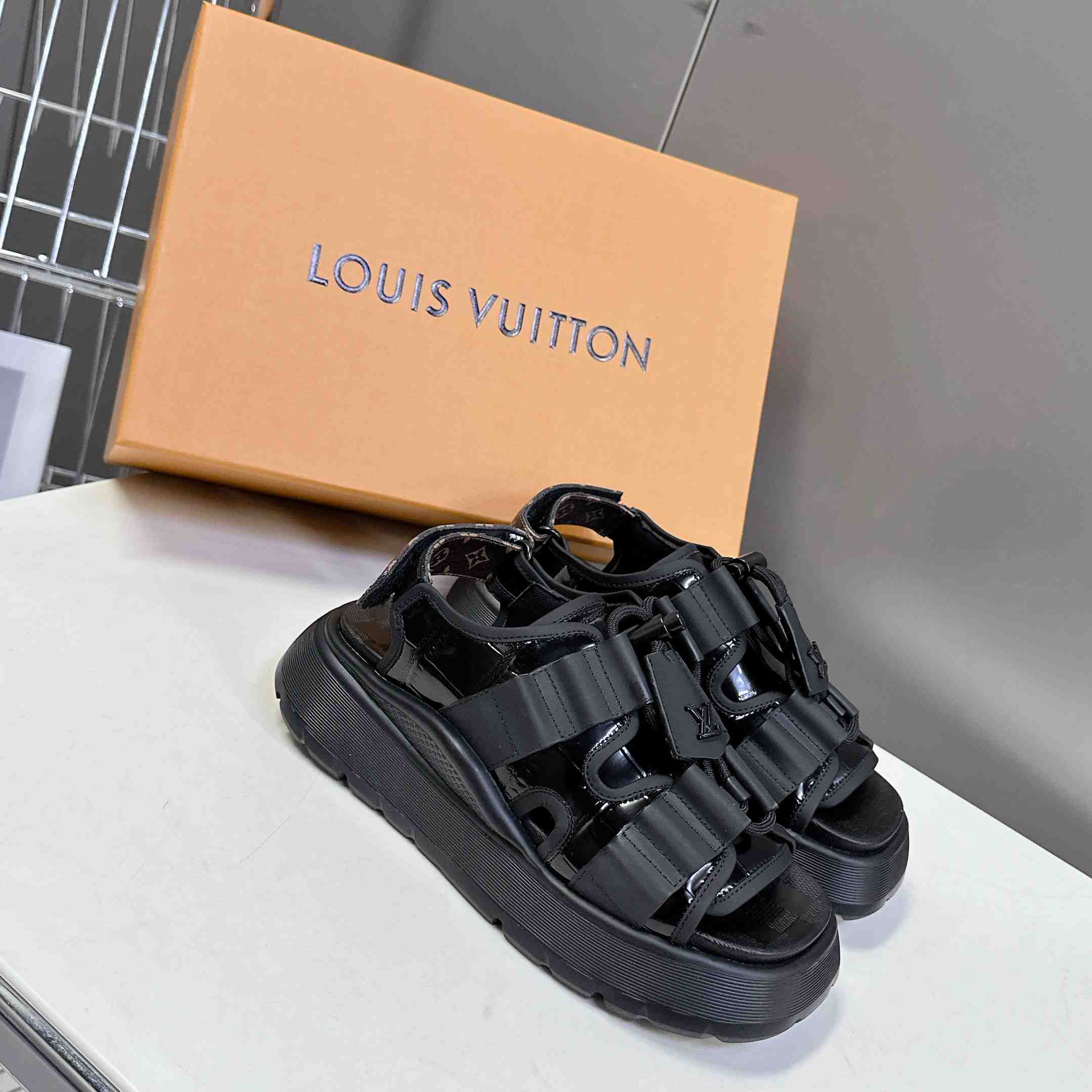 Louis Vuitton Chameleon Comfort Sandal  1AHNJO - EUR FASHION