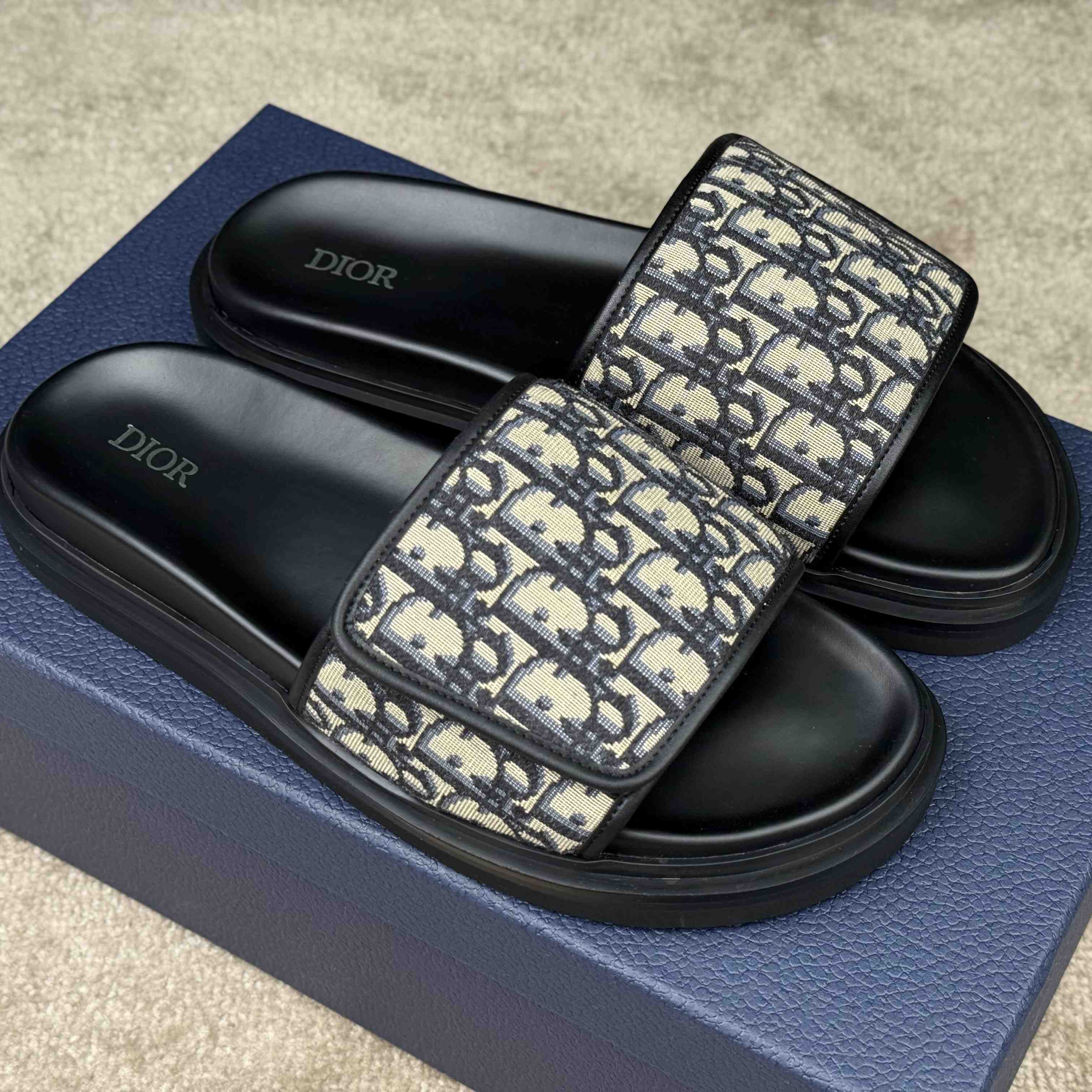 Dior Aqua Sandal  - EUR FASHION