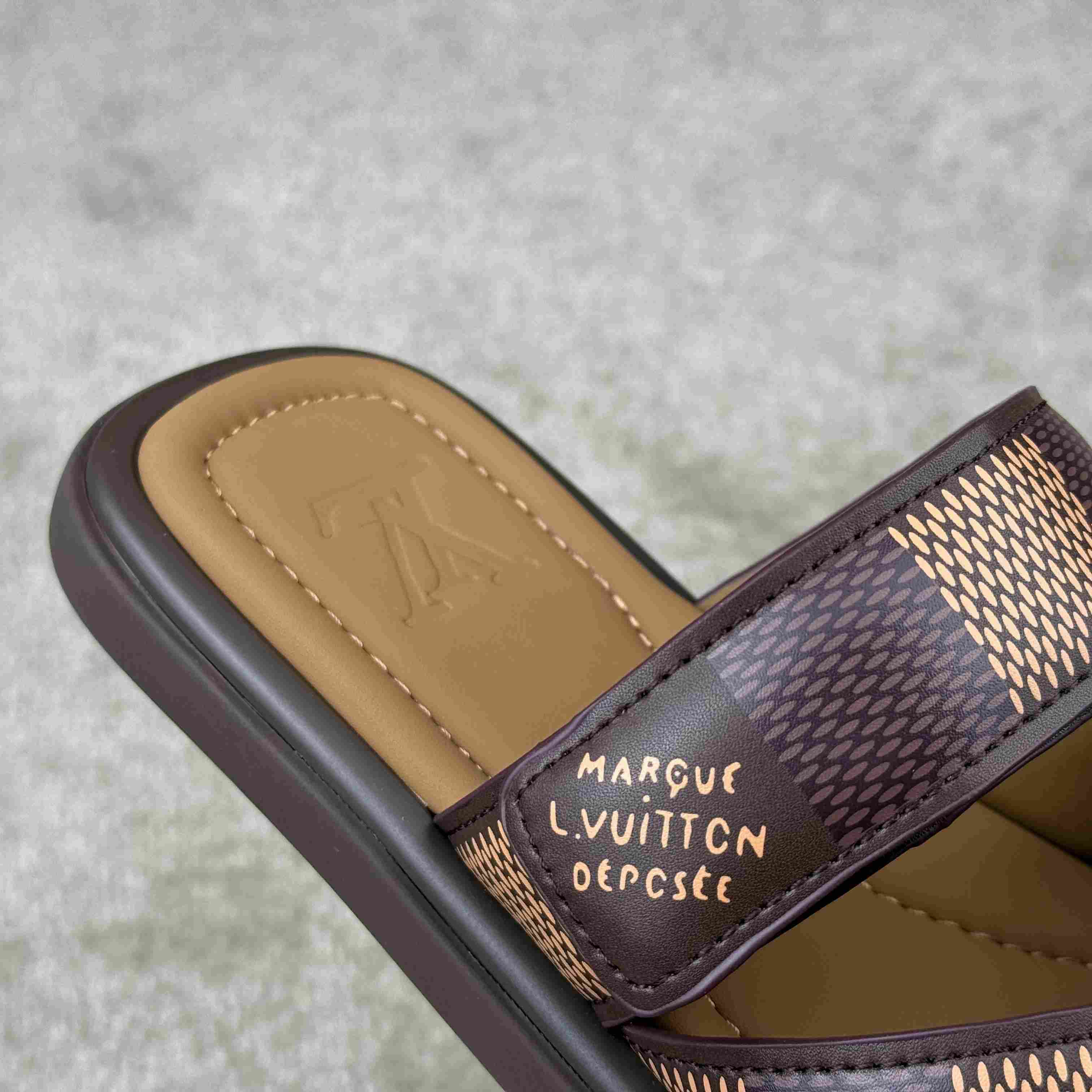 Louis Vuitton LV Venice Mule    1ACRJB - EUR FASHION