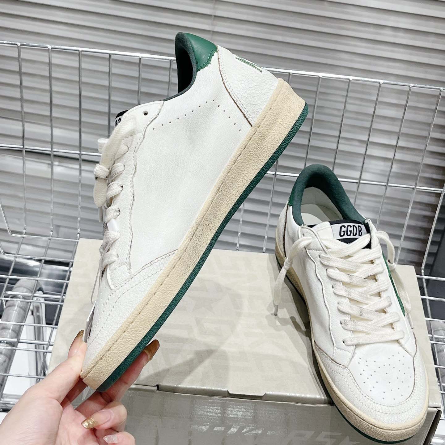 Golden Goose Ball Star Wishes In White Nappa Leather With Green Leather star And Heel Tab - EUR FASHION