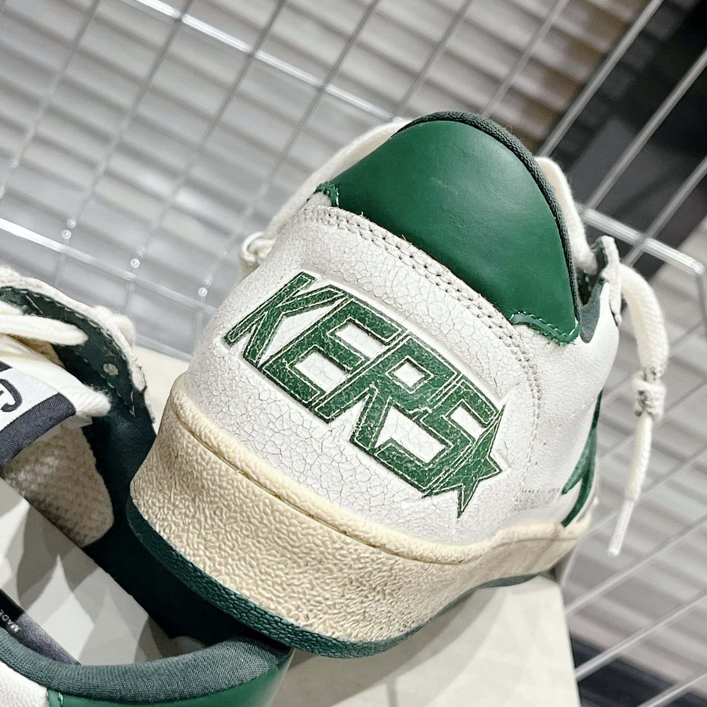 Golden Goose Ball Star Wishes In White Nappa Leather With Green Leather star And Heel Tab - EUR FASHION
