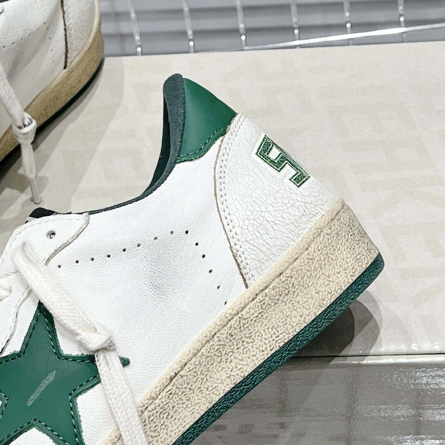 Golden Goose Ball Star Wishes In White Nappa Leather With Green Leather star And Heel Tab - EUR FASHION