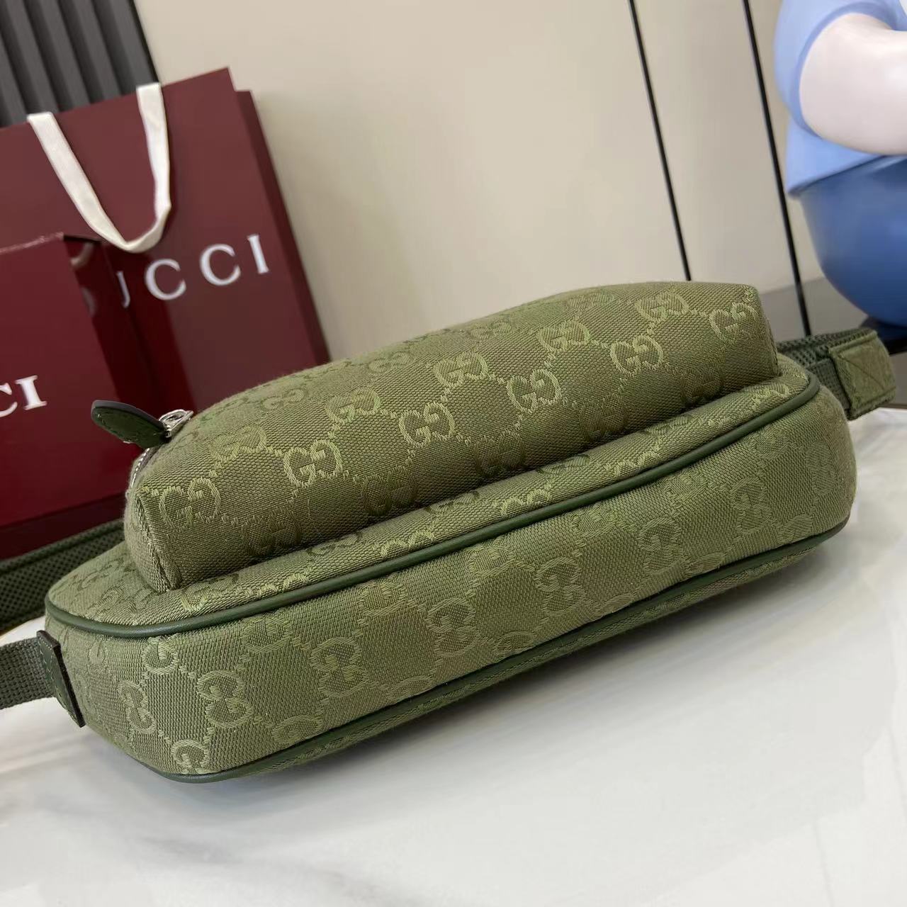 Gucci GG Canvas Large Slingbag - EUR FASHION