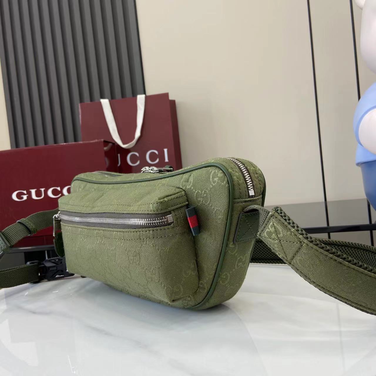 Gucci GG Canvas Large Slingbag - EUR FASHION