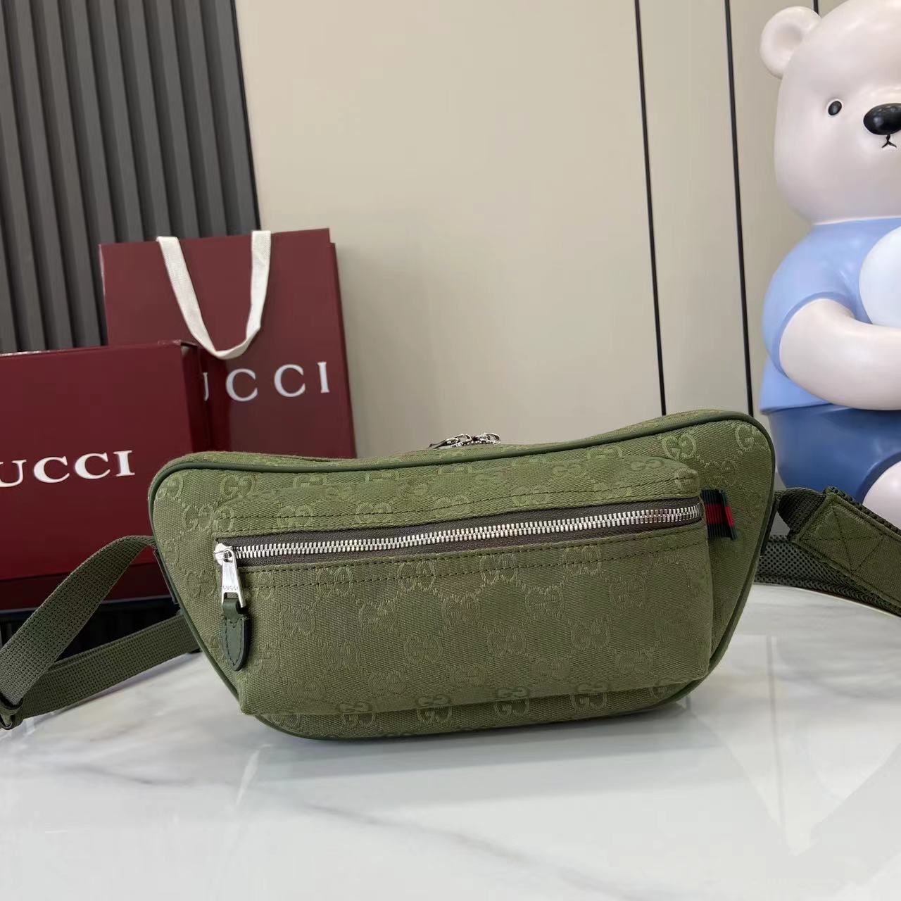 Gucci GG Canvas Large Slingbag - EUR FASHION