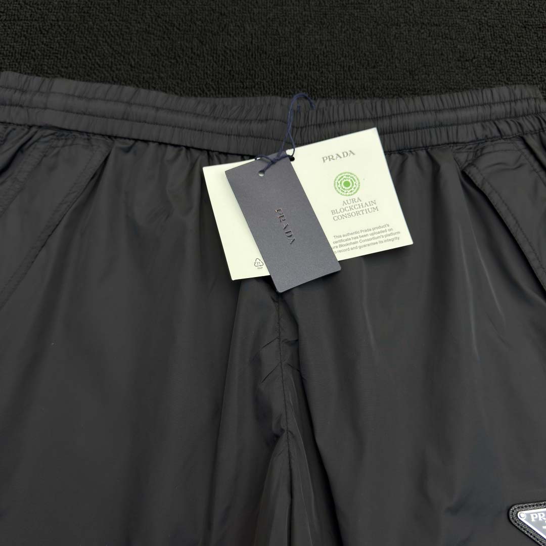 Prada Light Re-Nylon Shorts    - EUR FASHION