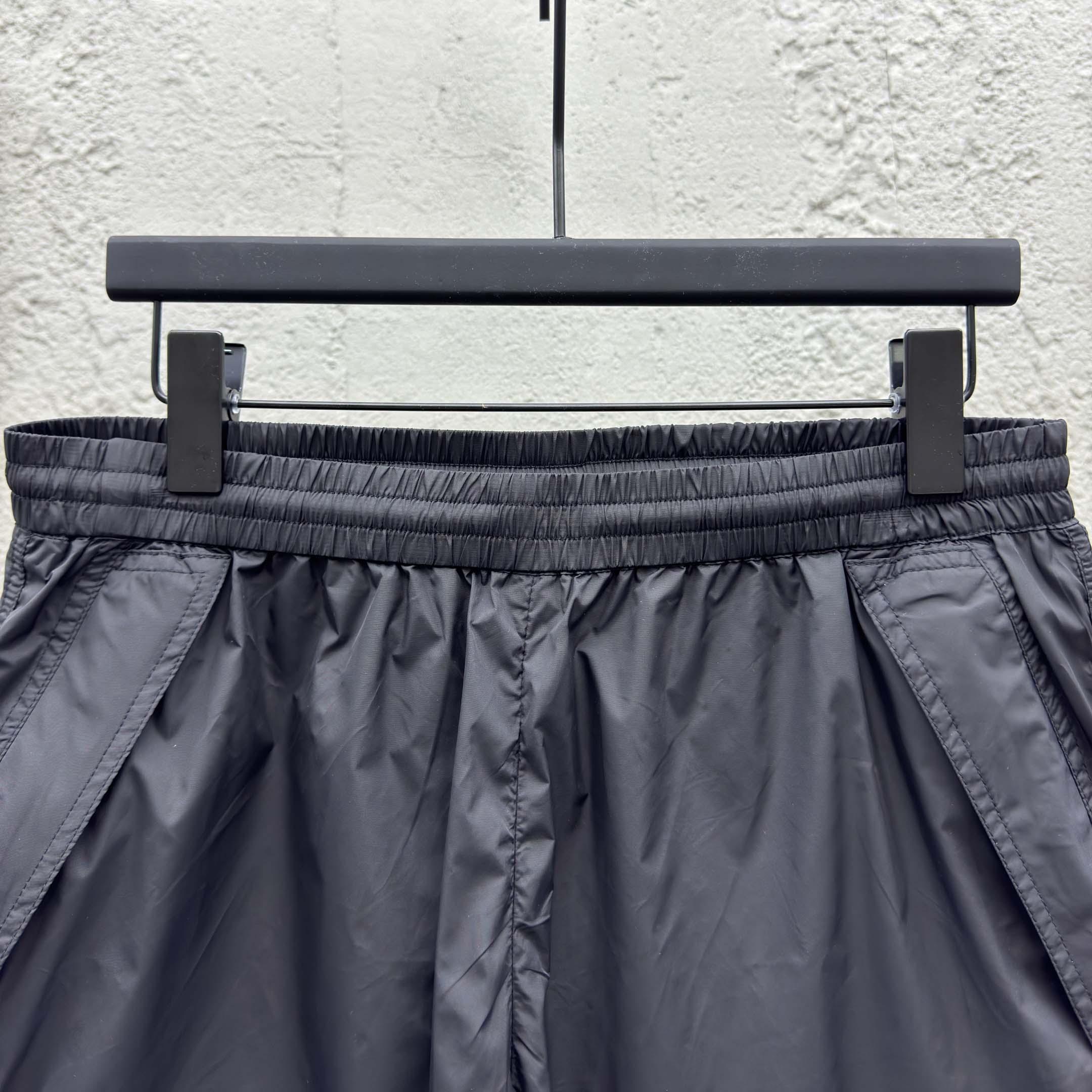 Prada Light Re-Nylon Shorts    - EUR FASHION