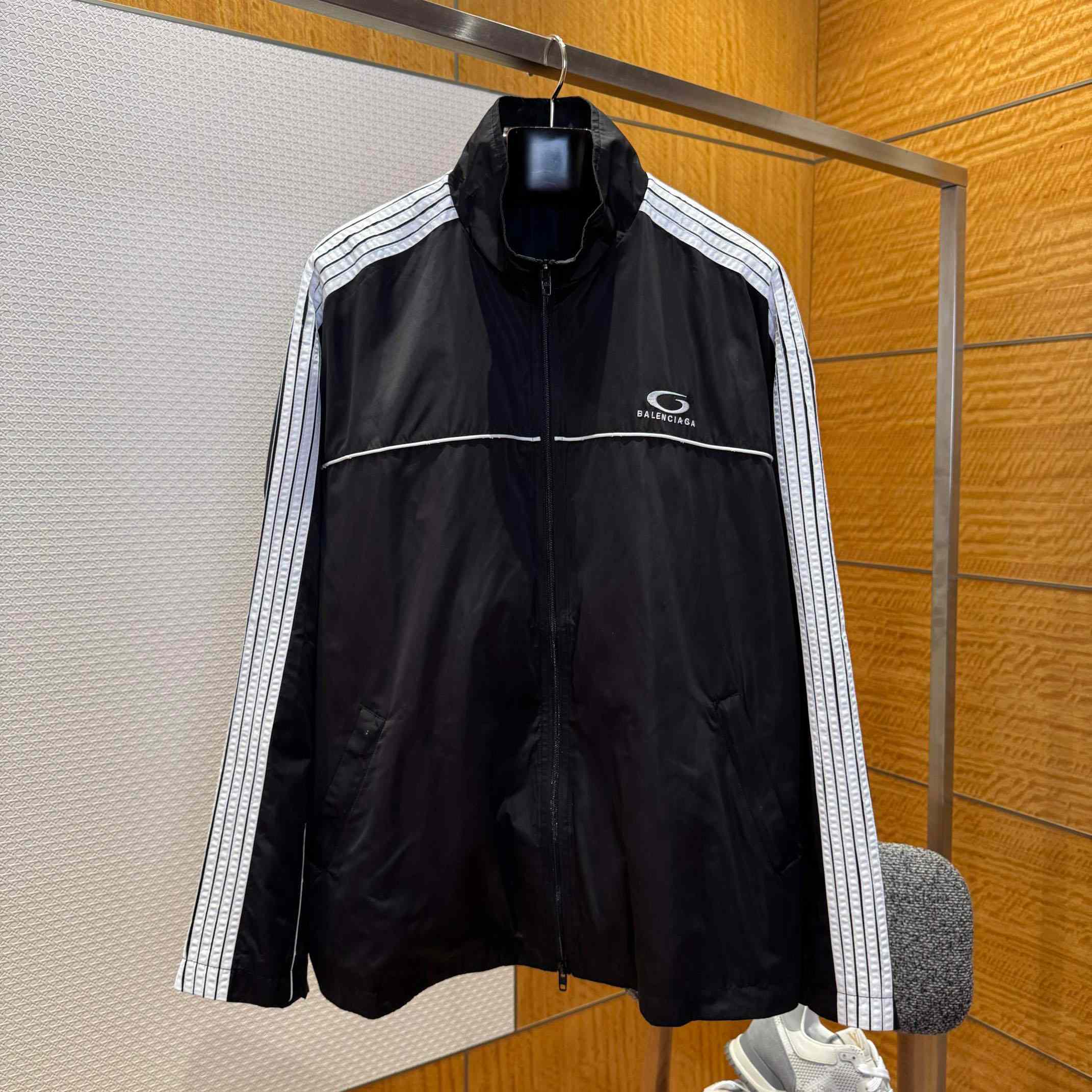 Balenciaga Large Tracksuit Jacket And Pants  In Black And White Stretch Technical Fabric - EUR FASHION