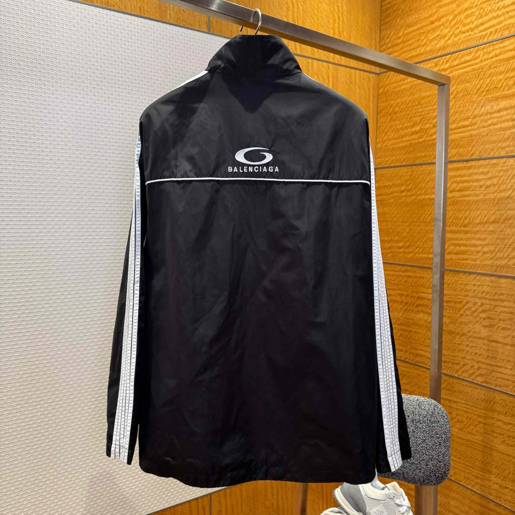 Balenciaga Large Tracksuit Jacket And Pants  In Black And White Stretch Technical Fabric - EUR FASHION