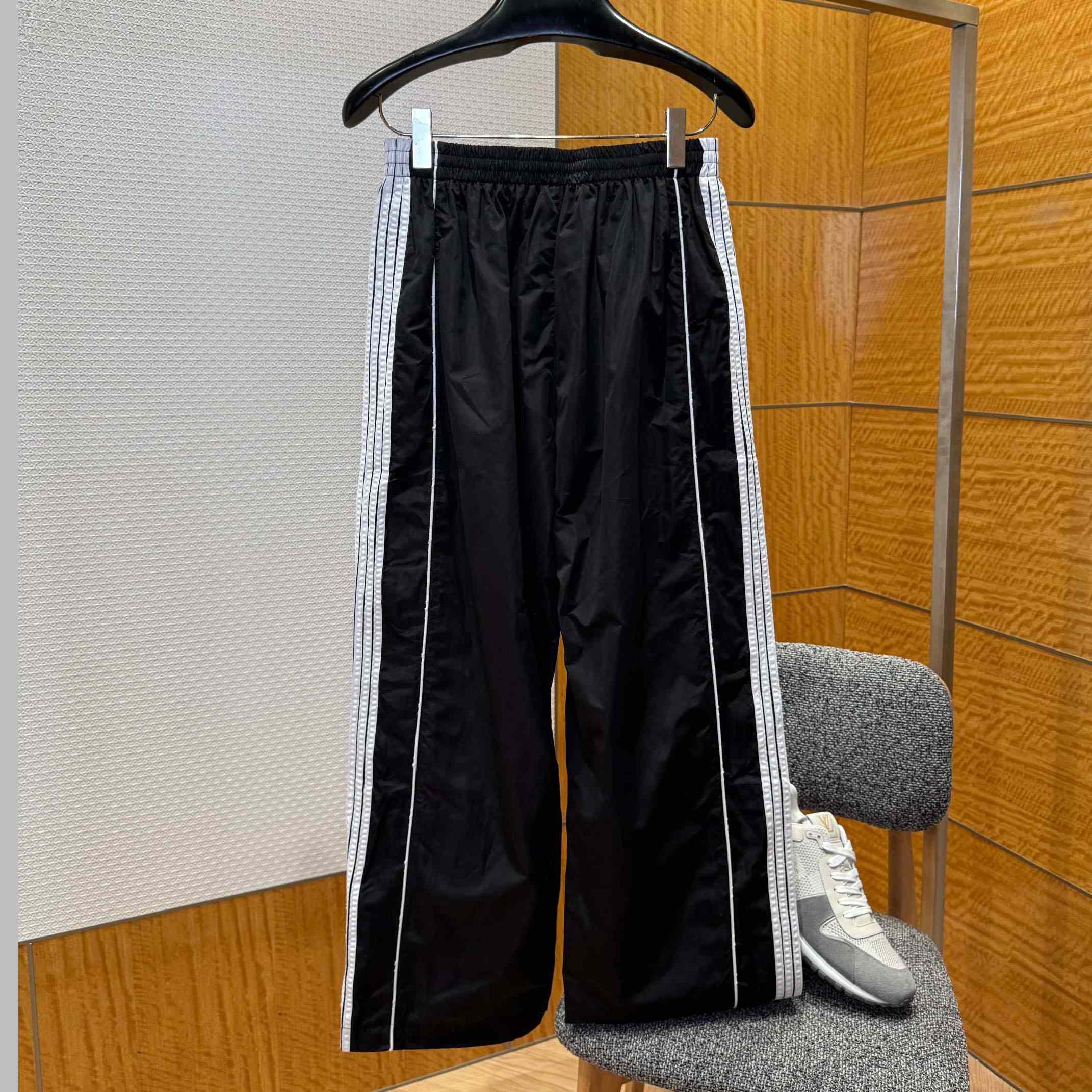 Balenciaga Large Tracksuit Jacket And Pants  In Black And White Stretch Technical Fabric - EUR FASHION