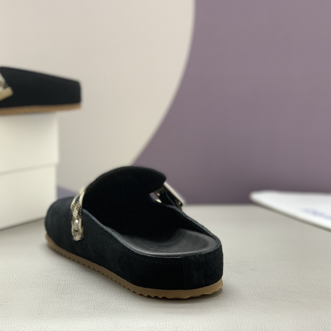 Burberry Suede Urchin Clogs - EUR FASHION