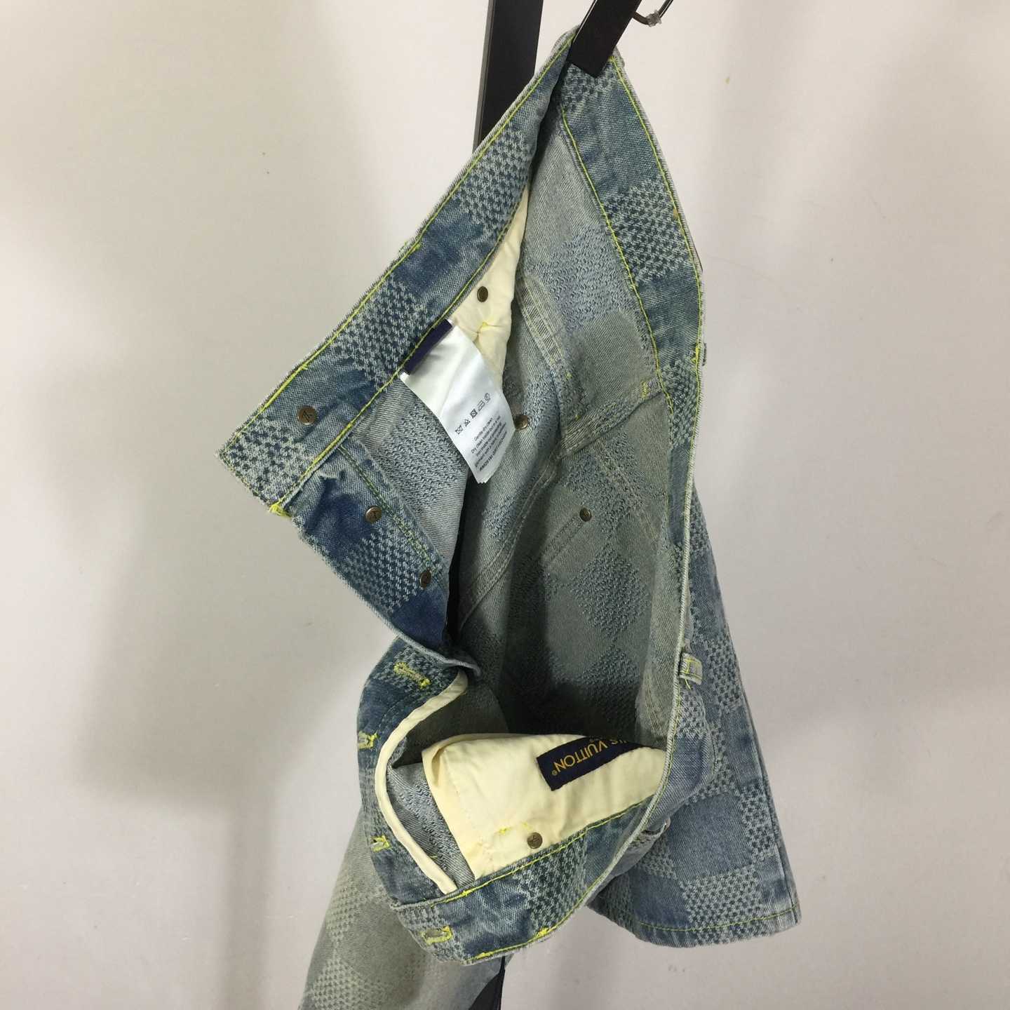 Louis Vuitton Damier 3D Light Denim Shorts   1AHVDS - EUR FASHION