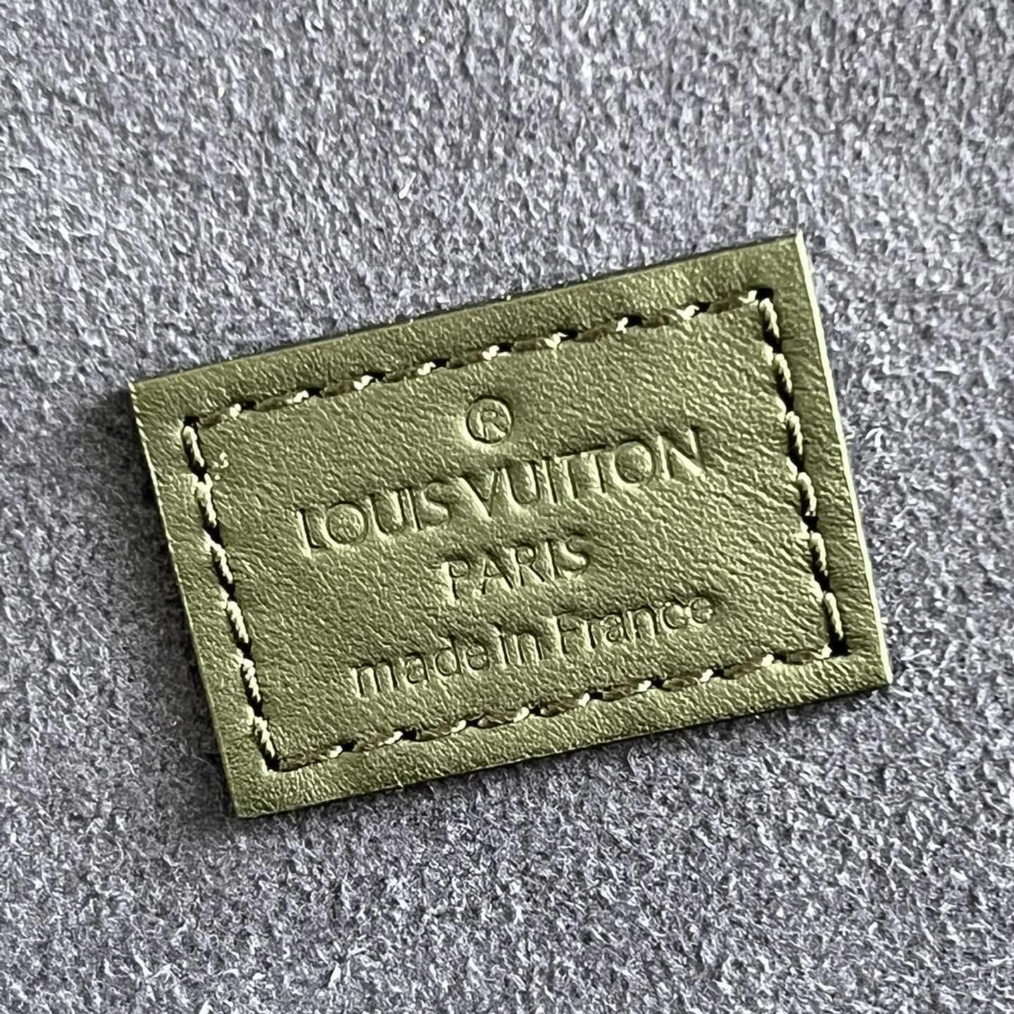 Louis Vuitton Coffret 8 Montres  M48194 (50% Off Sale)  XZ802     - EUR FASHION