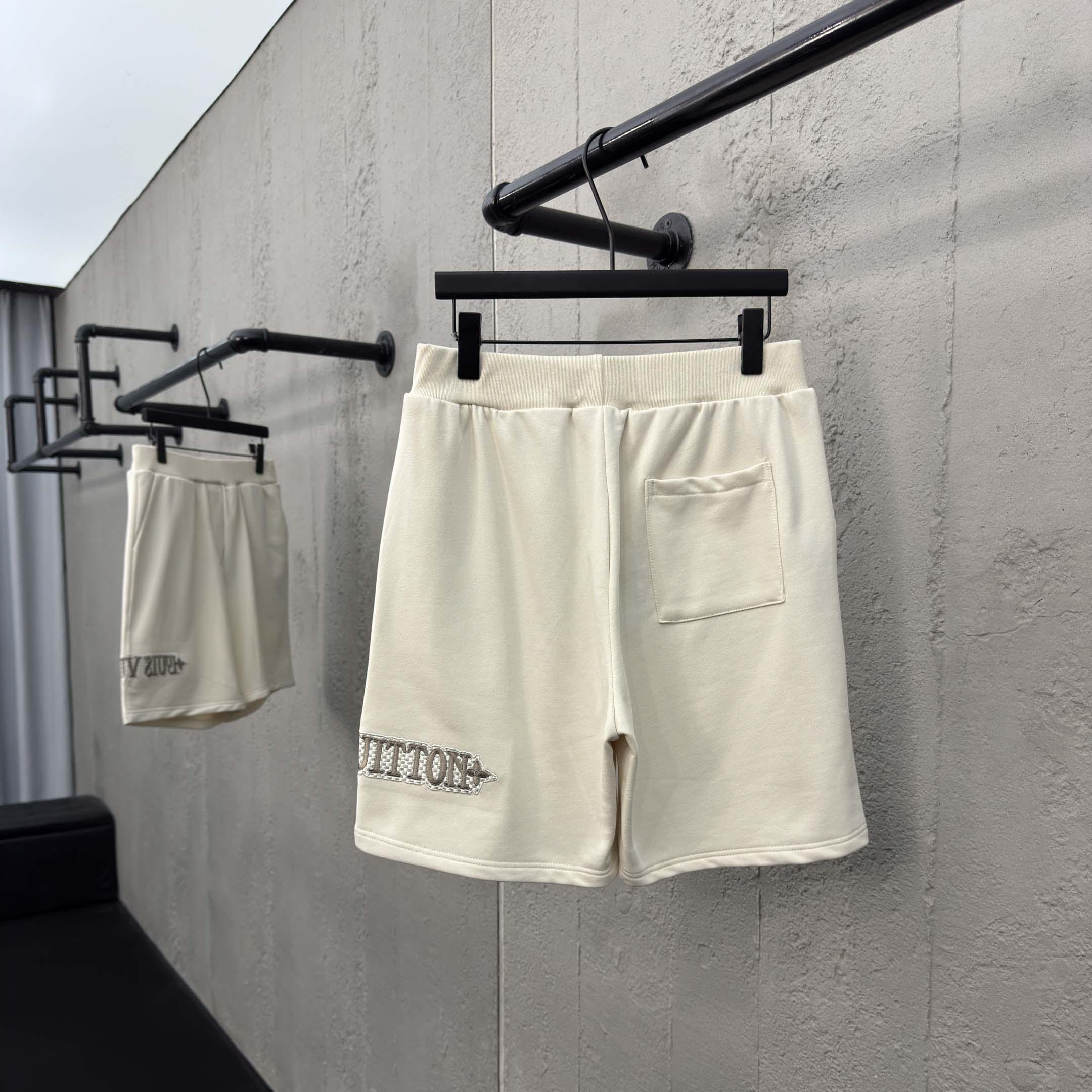 Louis Vuitton Embellished Shorts   1AHW38 - EUR FASHION