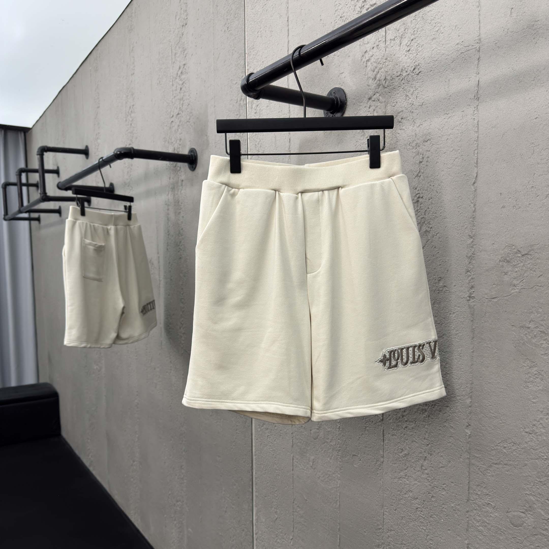 Louis Vuitton Embellished Shorts   1AHW38 - EUR FASHION