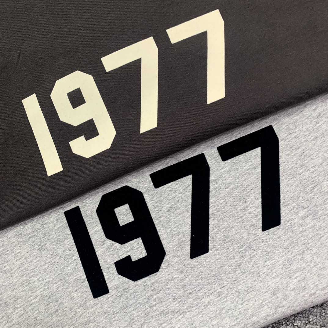 Fear of God Essentials 1977 Tee - EUR FASHION