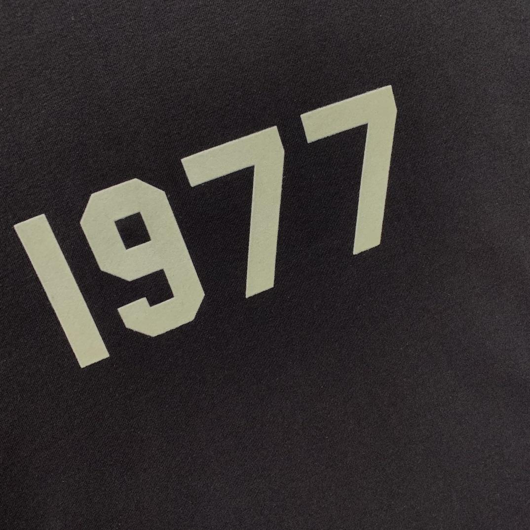 Fear of God Essentials 1977 Tee - EUR FASHION