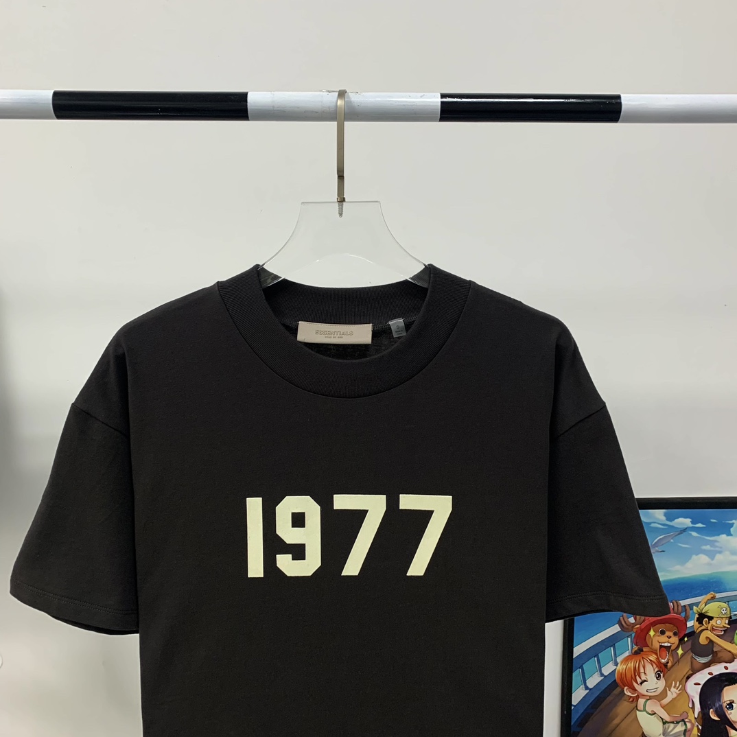 Fear of God Essentials 1977 Tee - EUR FASHION