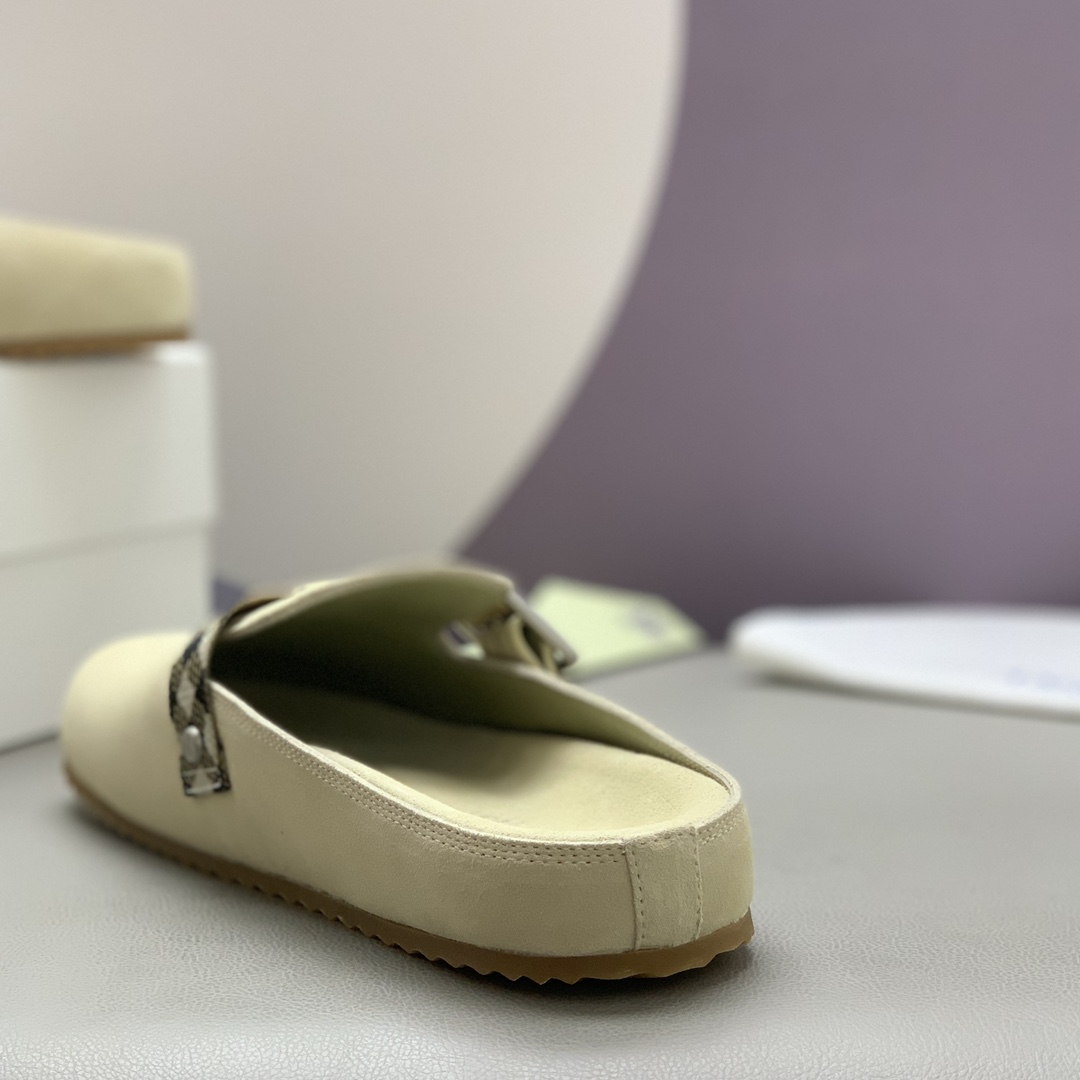 Burberry Suede Urchin Clogs - EUR FASHION