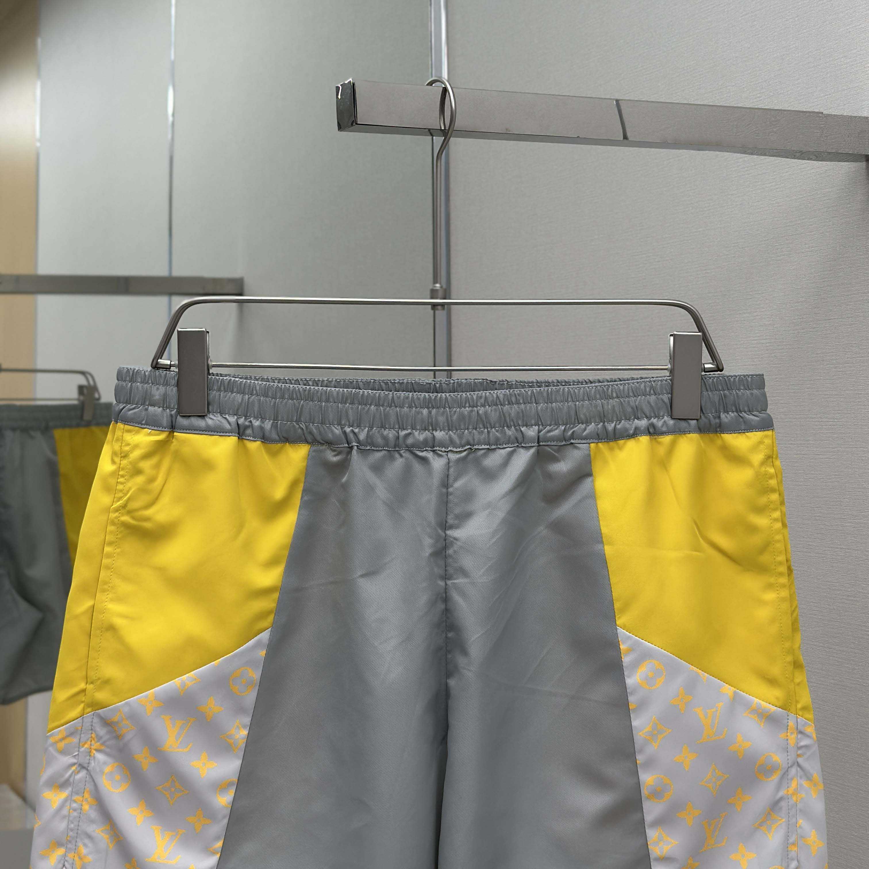 Louis Vuitton Monogram Track Shorts   1AHVQW - EUR FASHION
