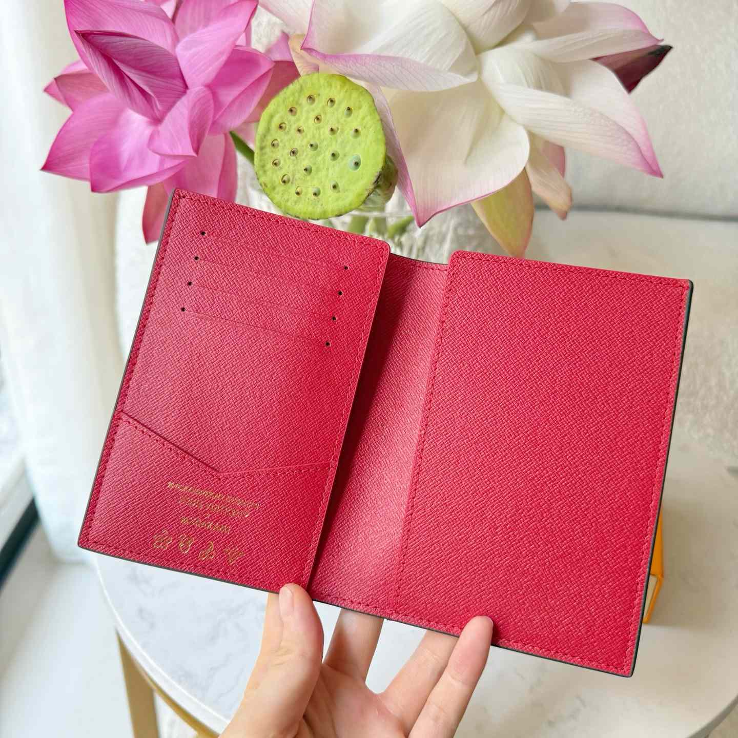 Louis Vuitton LV x TM Passport Cover   M13424 - EUR FASHION