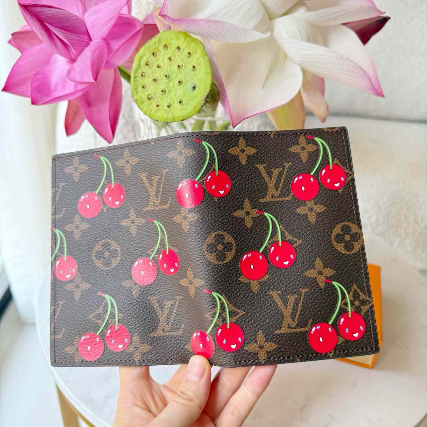 Louis Vuitton LV x TM Passport Cover   M13424 - EUR FASHION