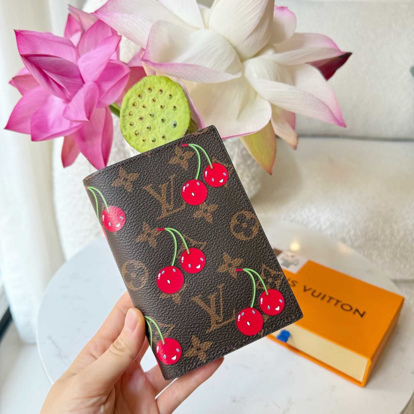Louis Vuitton LV x TM Passport Cover   M13424 - EUR FASHION