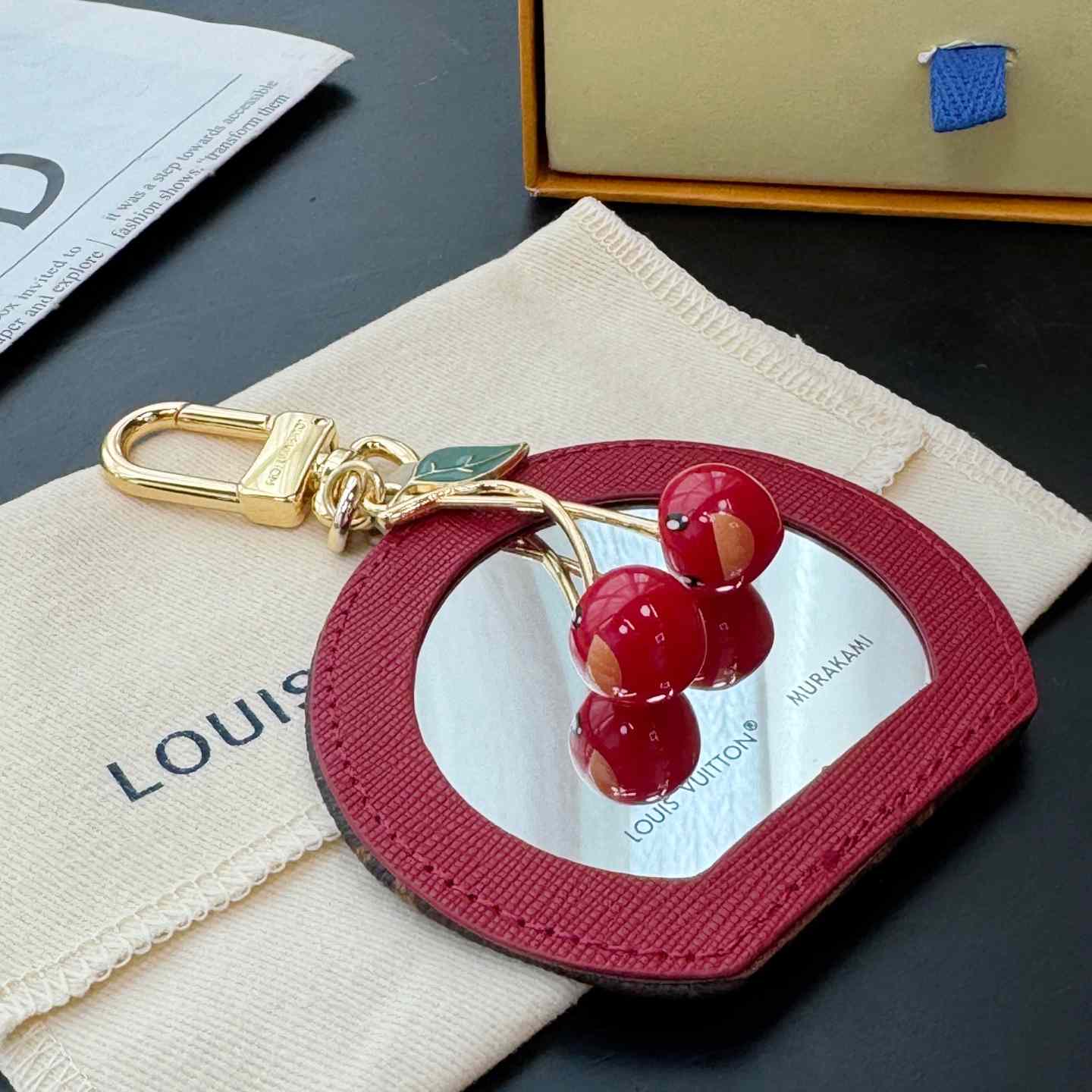 Louis Vuitton LV x TM Cerise LV Mini Mirror Bag Charm   M02830 - EUR FASHION