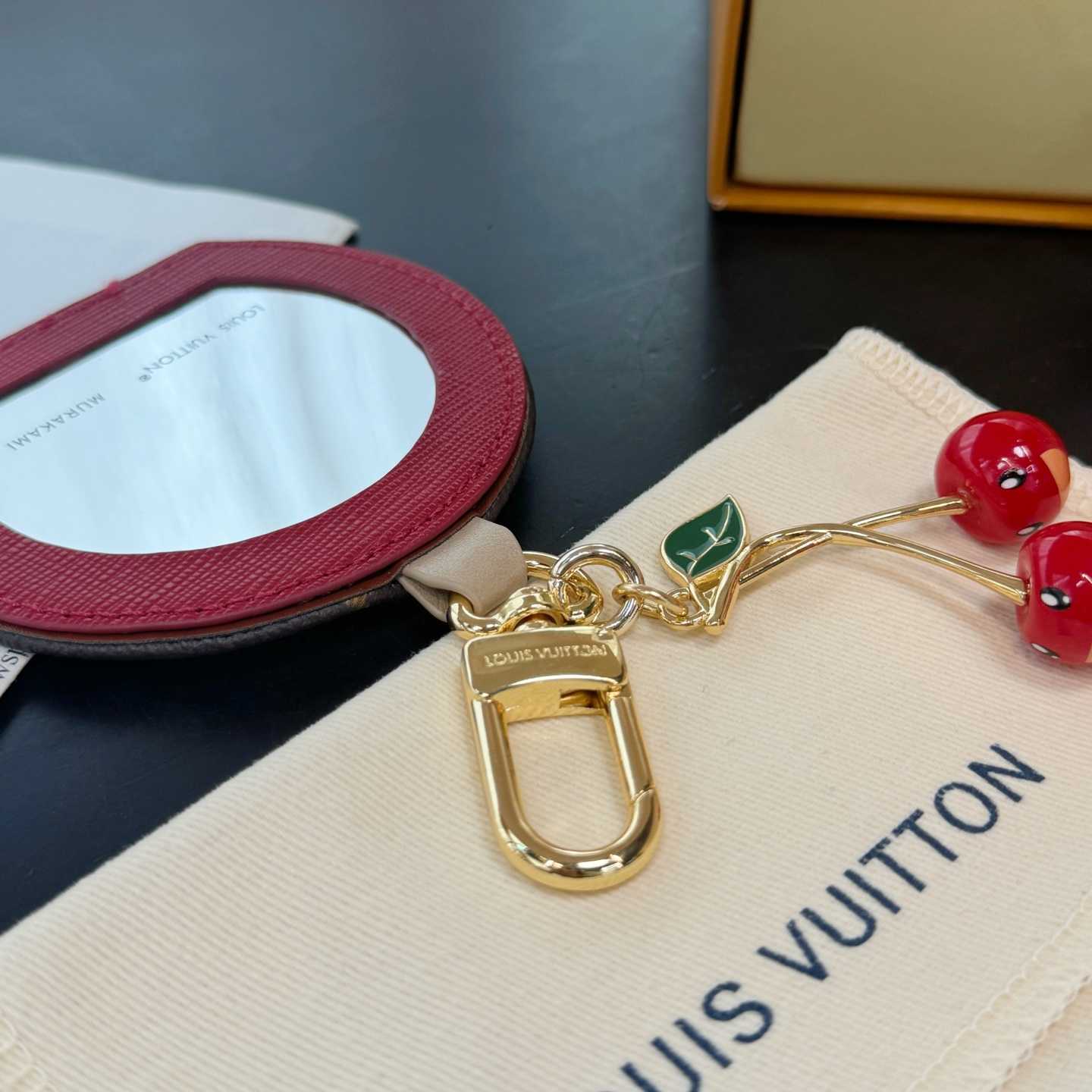 Louis Vuitton LV x TM Cerise LV Mini Mirror Bag Charm   M02830 - EUR FASHION