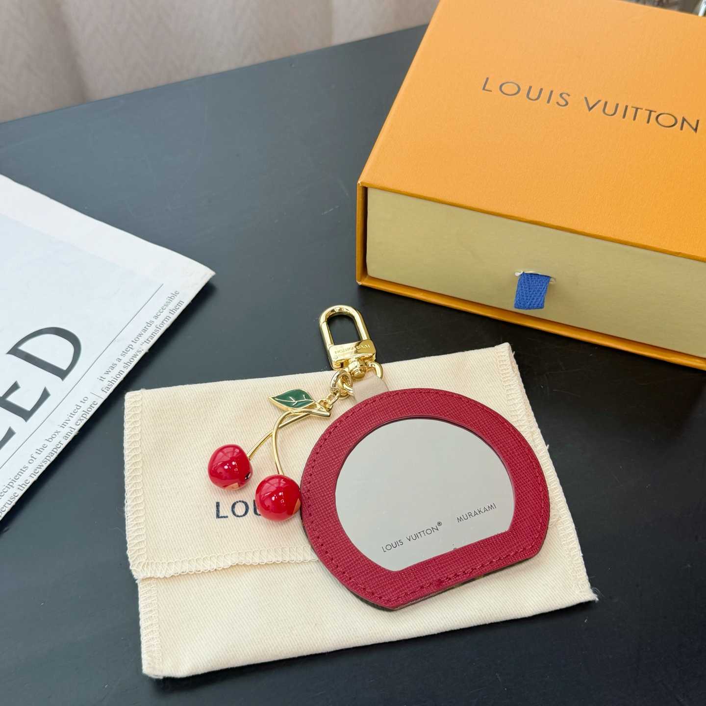 Louis Vuitton LV x TM Cerise LV Mini Mirror Bag Charm   M02830 - EUR FASHION