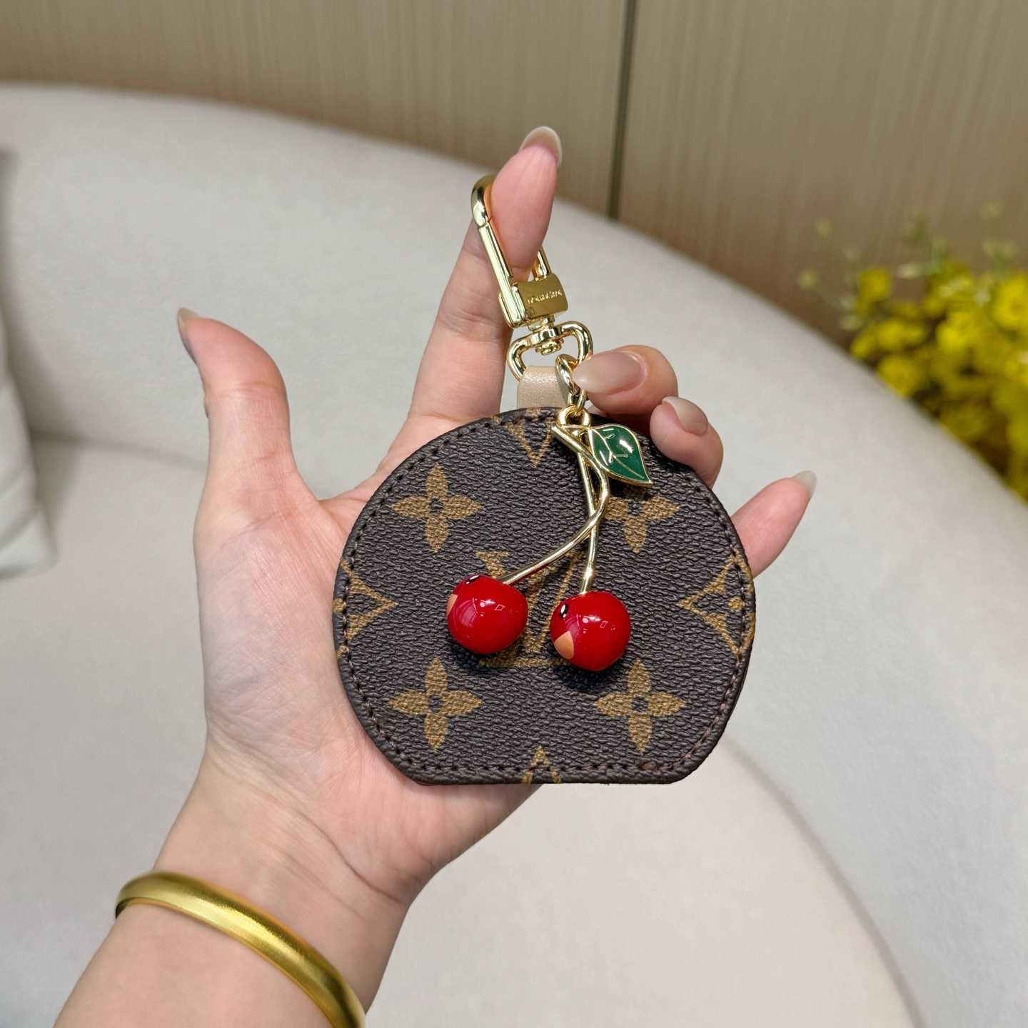 Louis Vuitton LV x TM Cerise LV Mini Mirror Bag Charm   M02830 - EUR FASHION